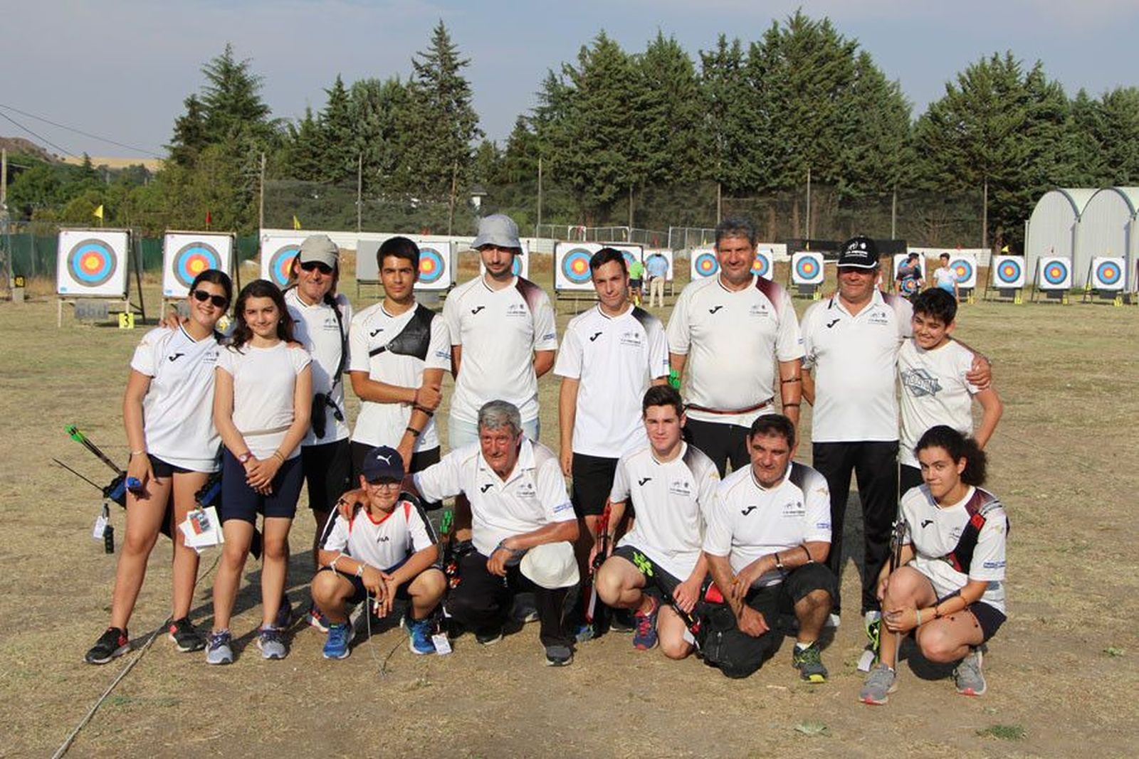 MENORES Y CADETES Y VETERANOS EN SALAMANCA CON SUS ENTRENADORES