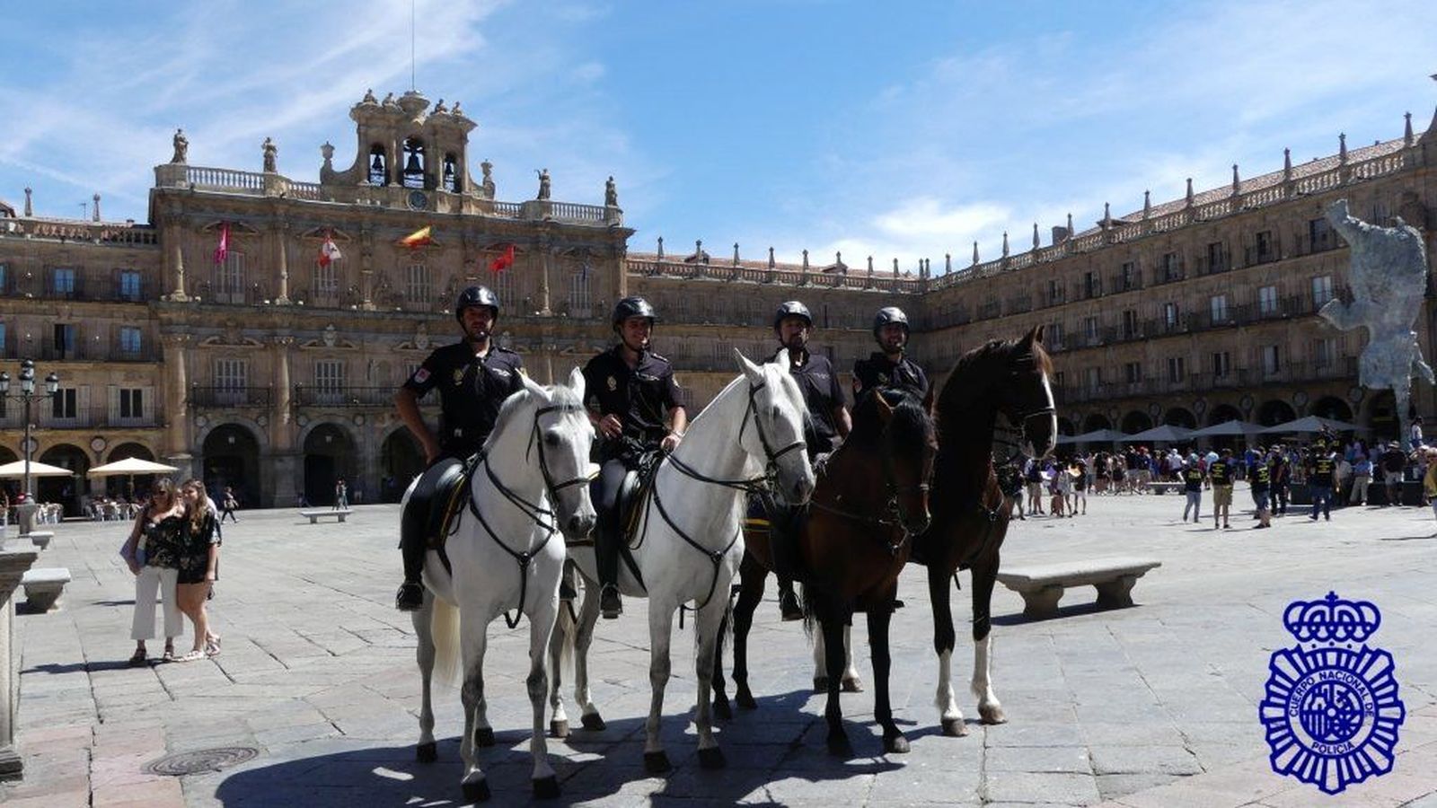 La Policía Nacional refuerza la vigilancia durante las fiestas con la Unidad de Caballería