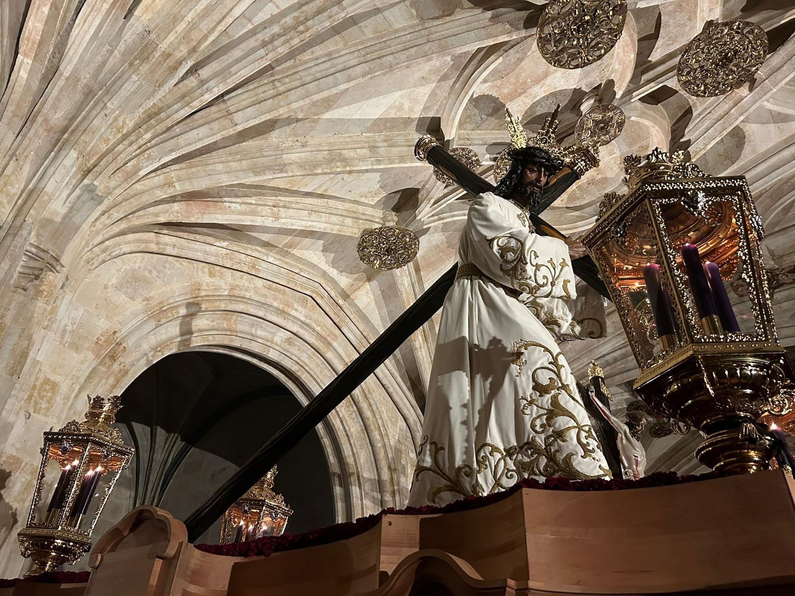 procesion-de-la-hermandad-dominicana-en-la-madrugada-del-viernes-santo-7