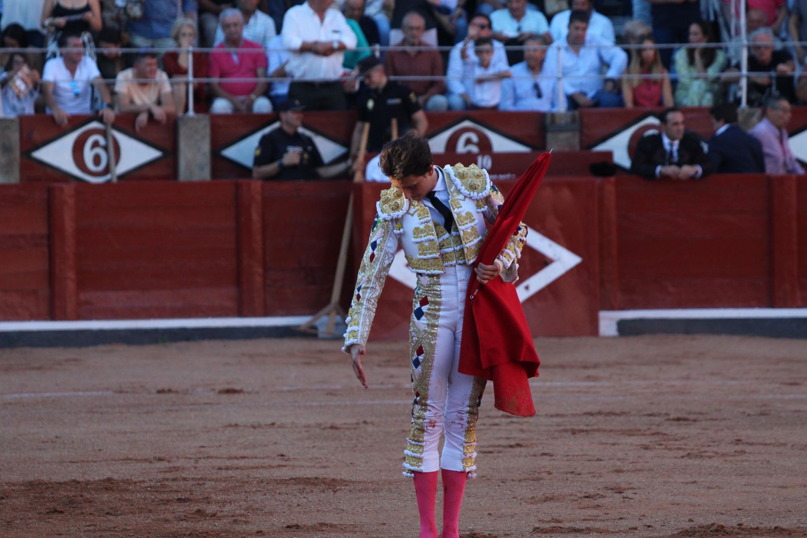 Emilio de Justo, Juan Ortega y Roca Rey inauguran el cartel de figuras en la feria de Salamanca: la corrida de Garcigrande en imágenes