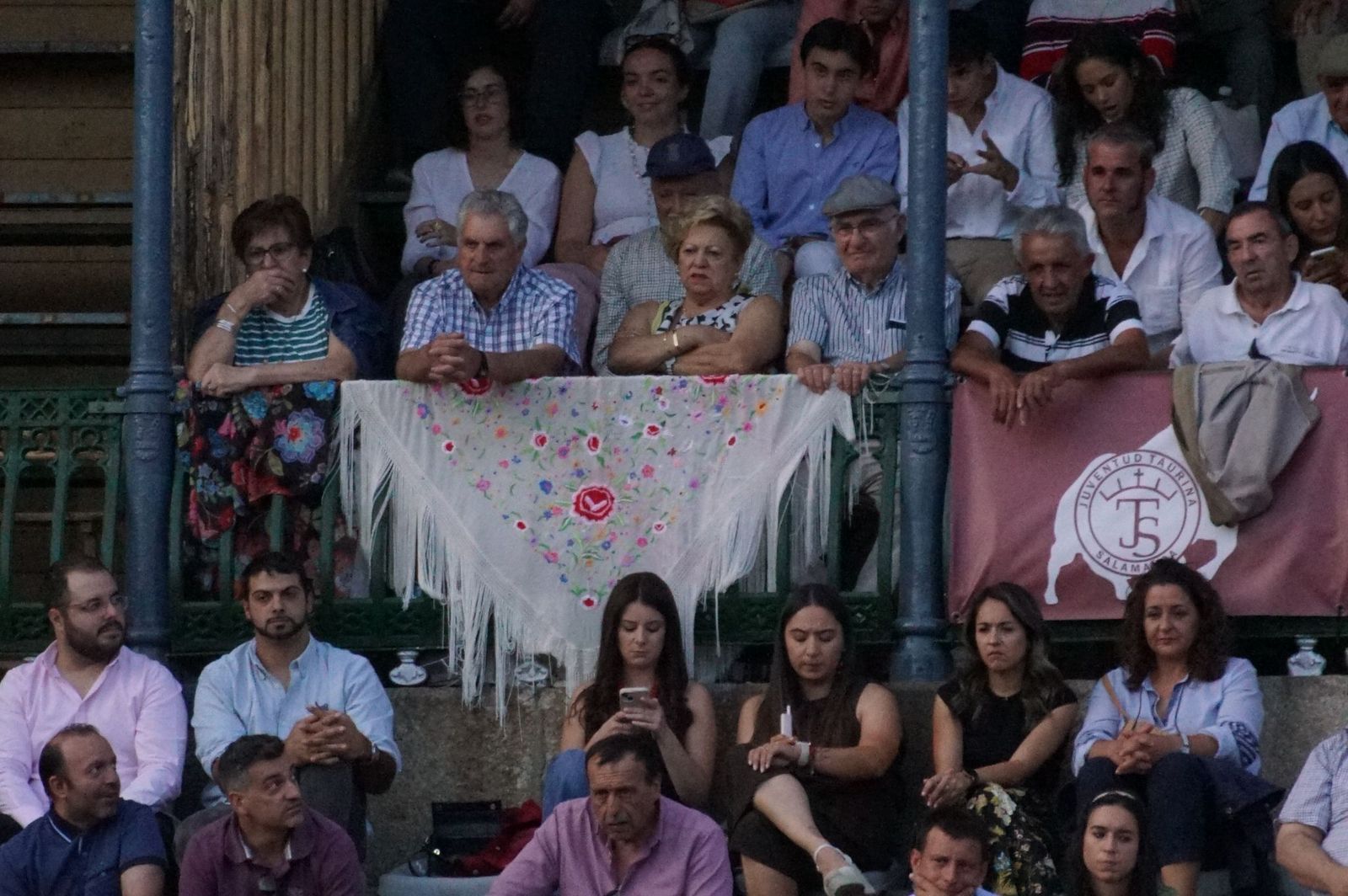 Así han vivido los salmantinos el primer festejo de la feria taurina 2025: imágenes del ambiente en los tendidos y en el patio de cuadrillas