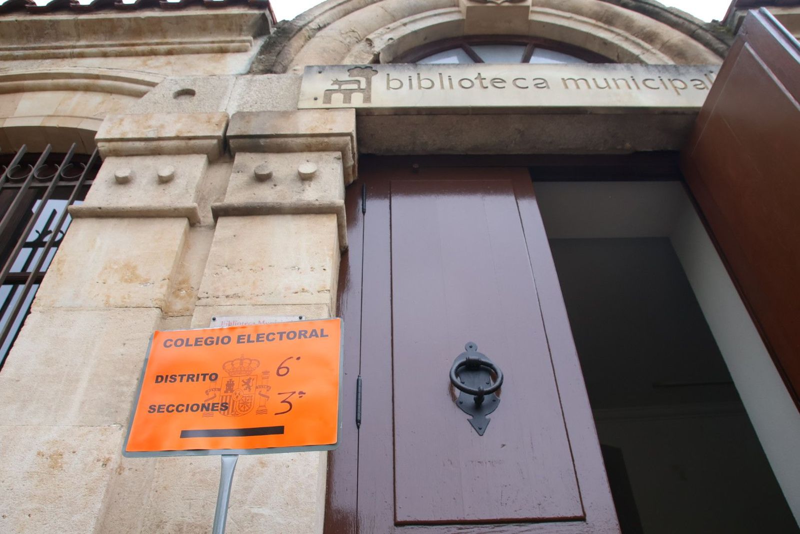 Mesas, votos, papeletas, colegios electorales