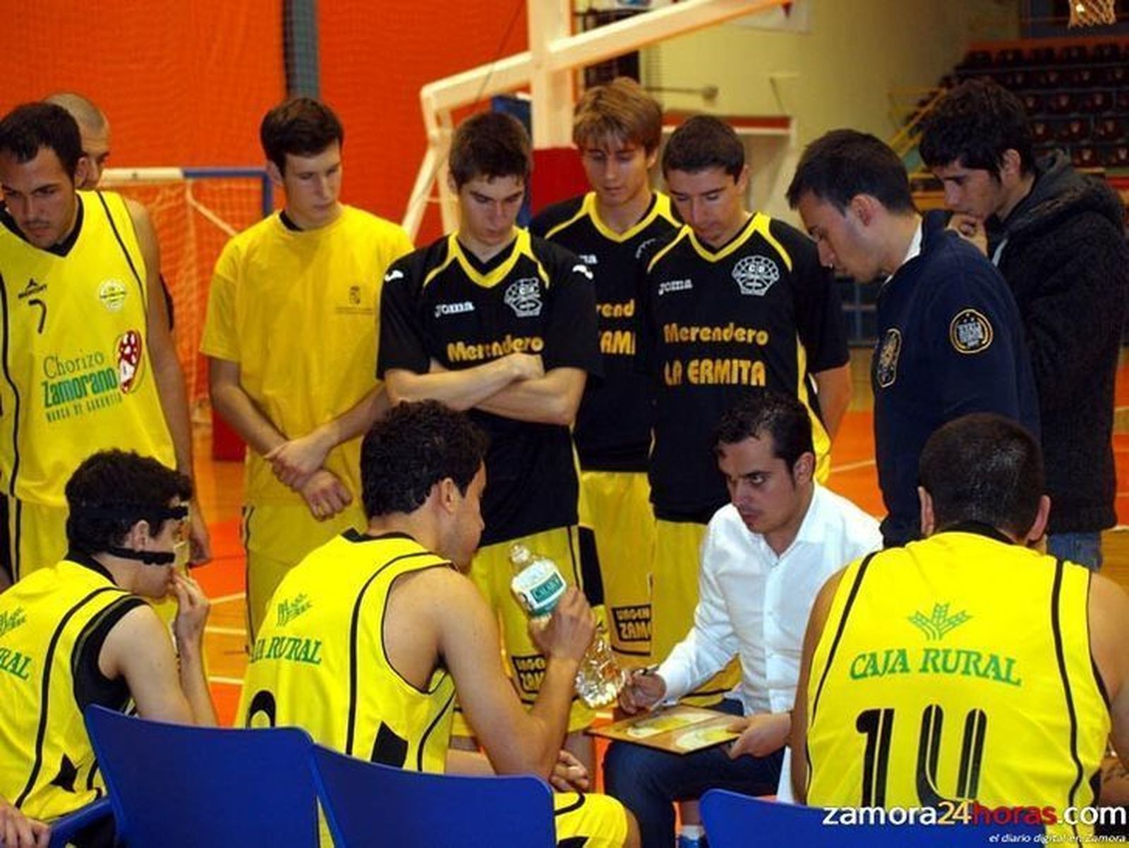 Iñaki Martín dirige el banquillo del MG Chorizo Zamorano