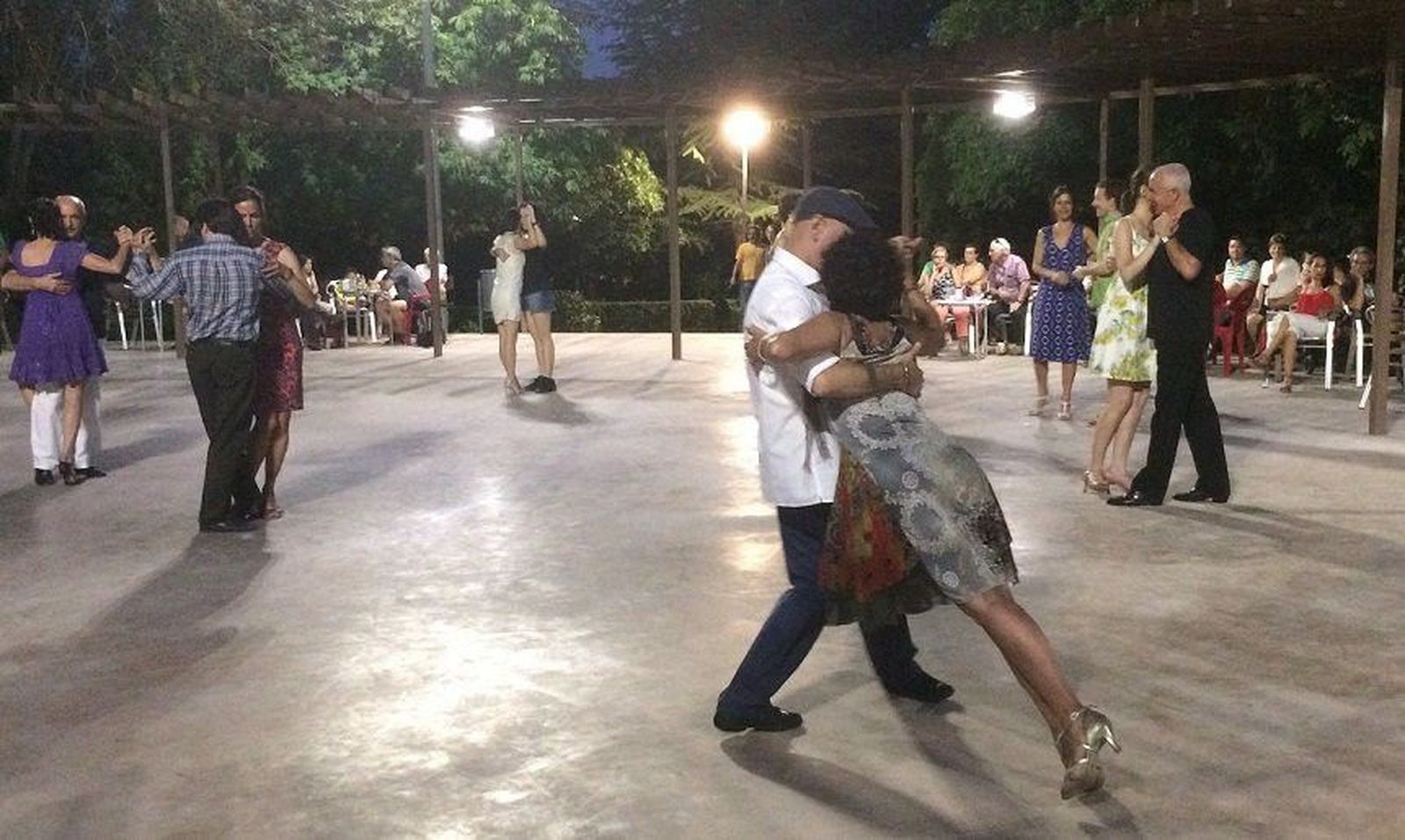 Numerosas propuestas para mover las caderas