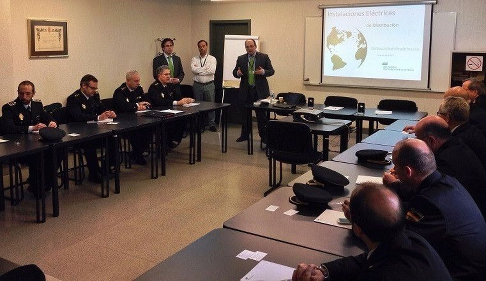 Iberdrola forma a la Policía Nacional en situaciones de riesgo en instalaciones eléctricas