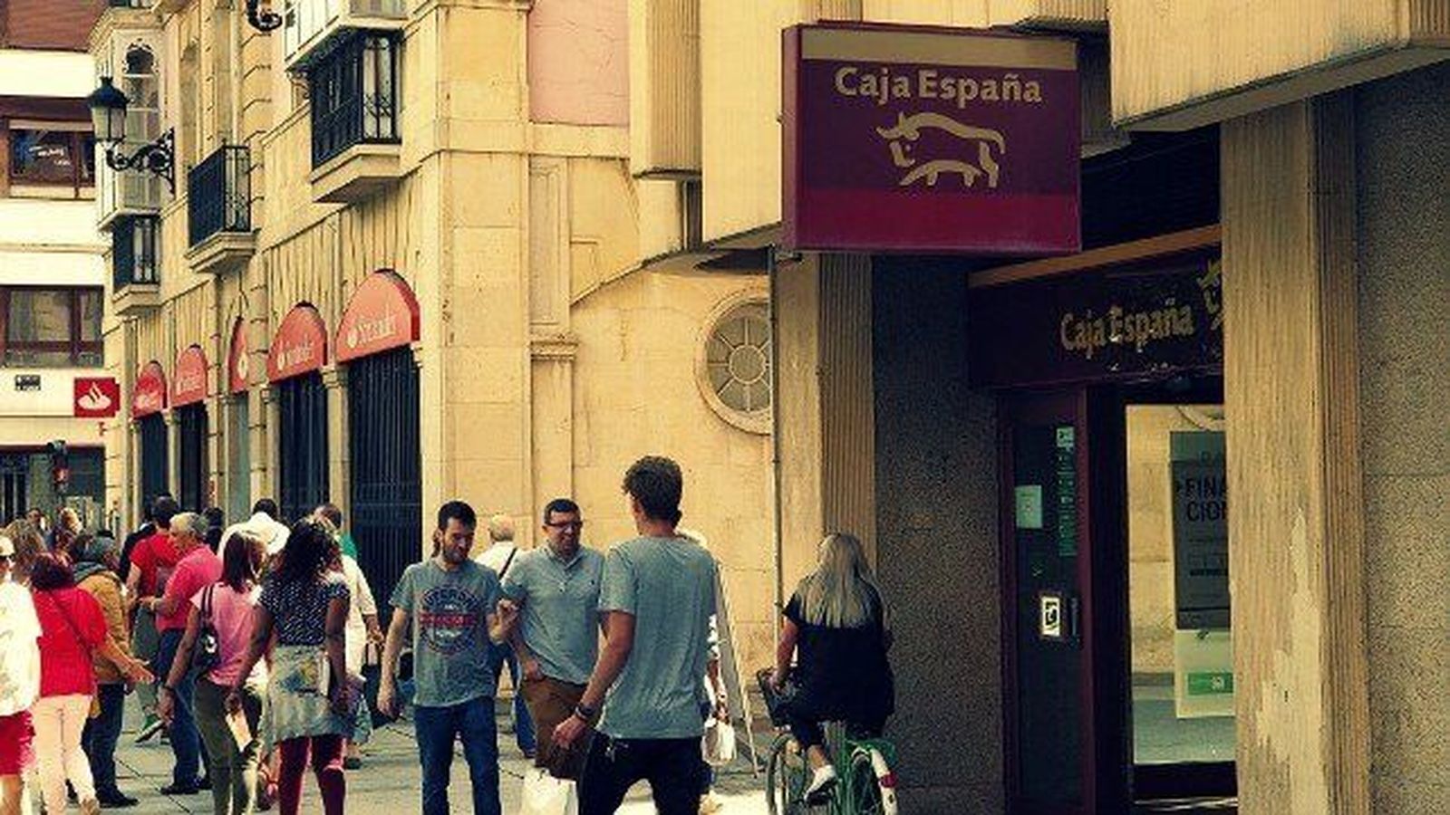 22 bancos para repartirse el negocio del dinero de los leoneses