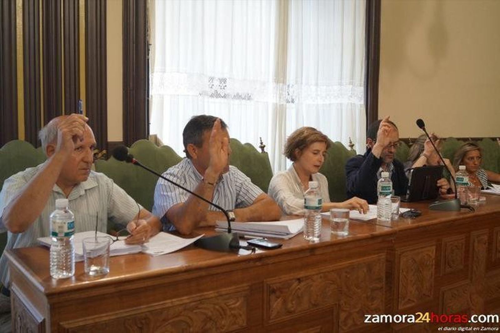 El PSOE considera que la propuesta de congelar y bajar los impuestos del PP es una obra de cara a las elecciones