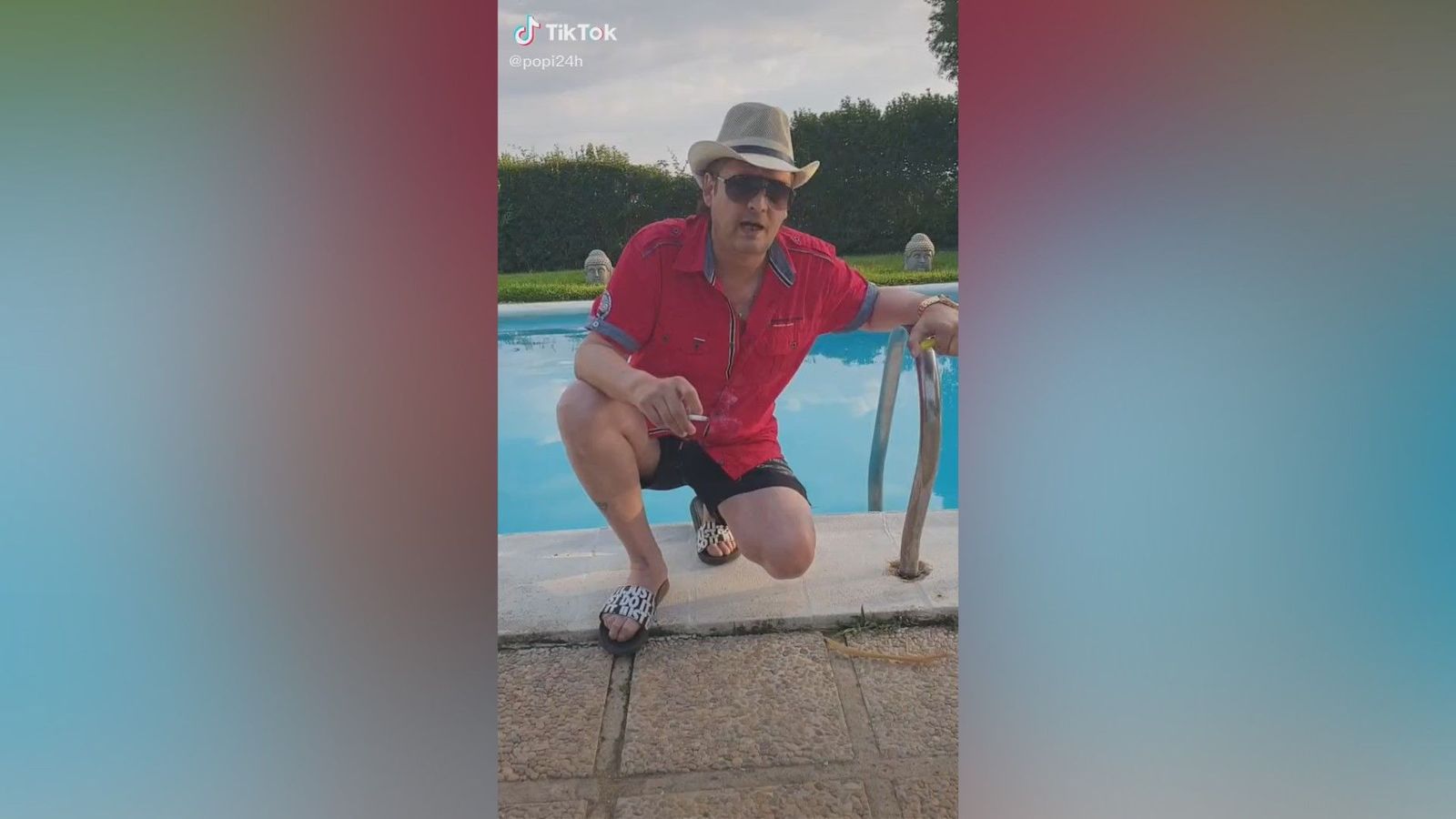 El Popi en su piscina en uno de los vídeos de TikTok