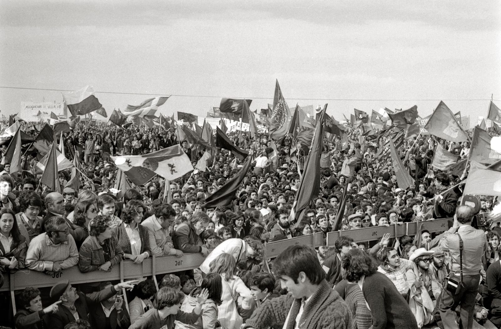 Miles de personas acudieron a la campa de Villalar el 23 de abril de 1978