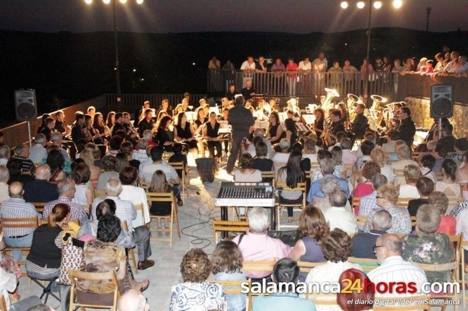 Concierto de la Banda municipal en Alba