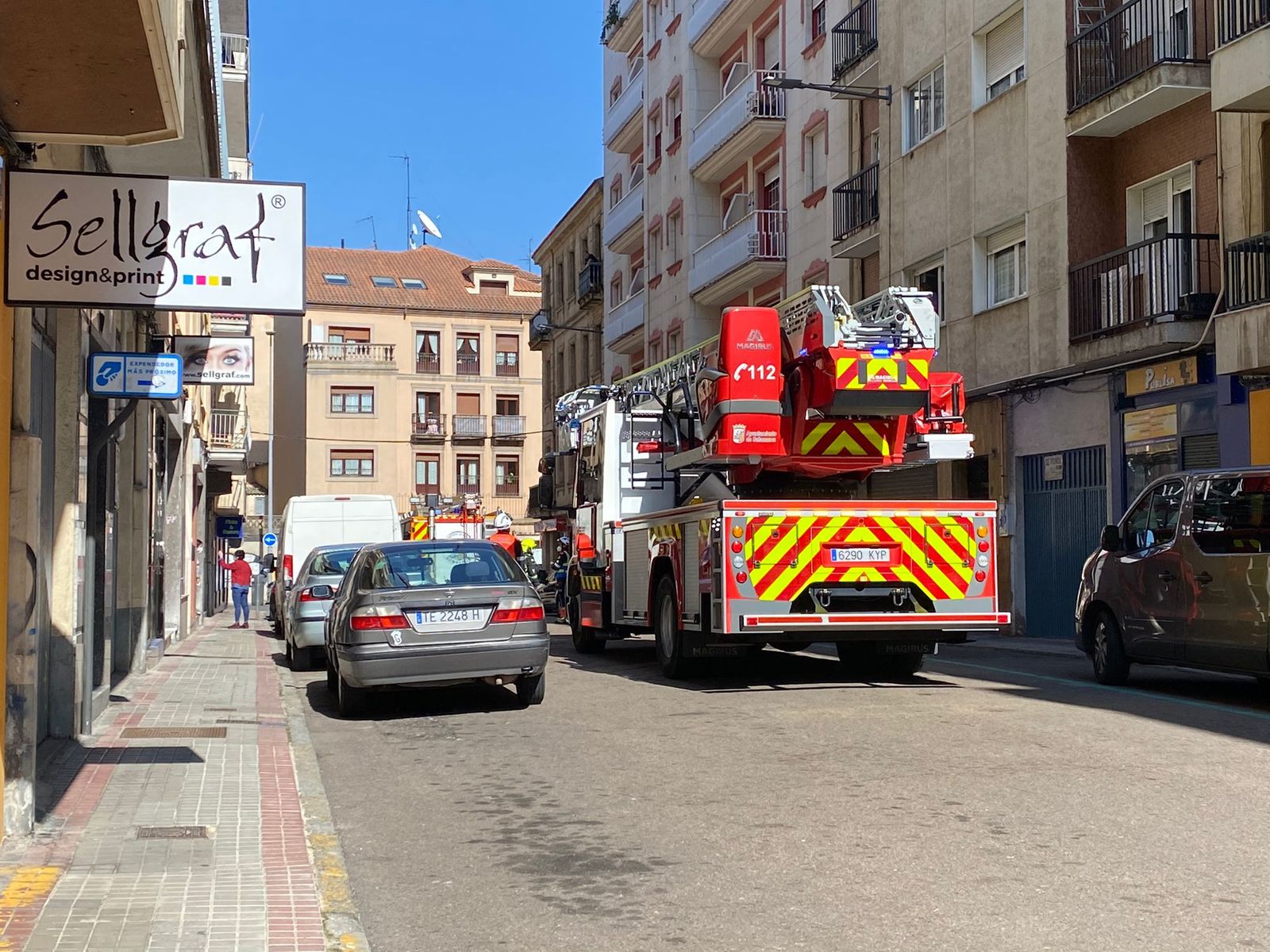 bomberos-en-la-calle-joaqui-n-costa-image-2021-02-28-at-14-32-55
