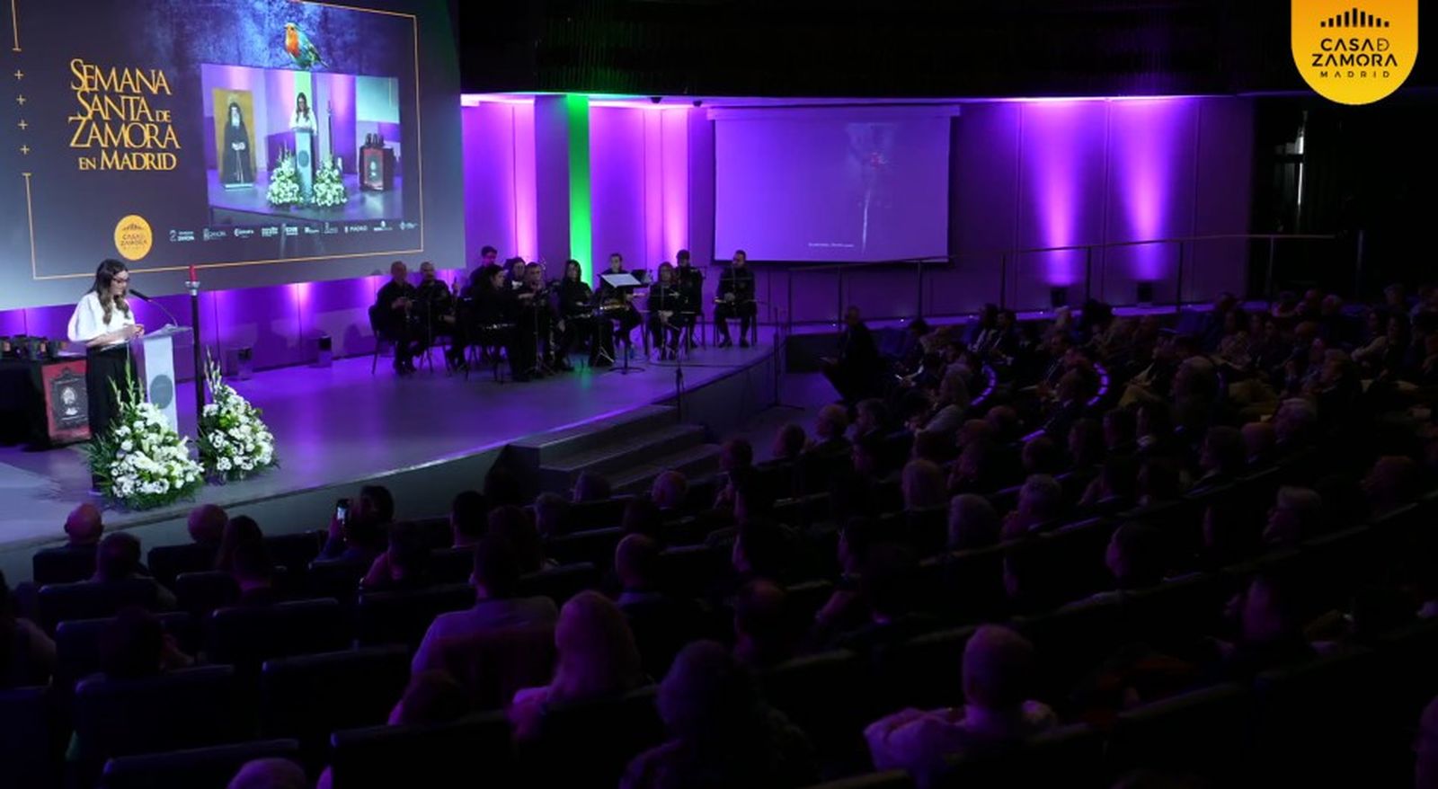 La periodista Yanela Clavo ante el auditorio durante su pregón