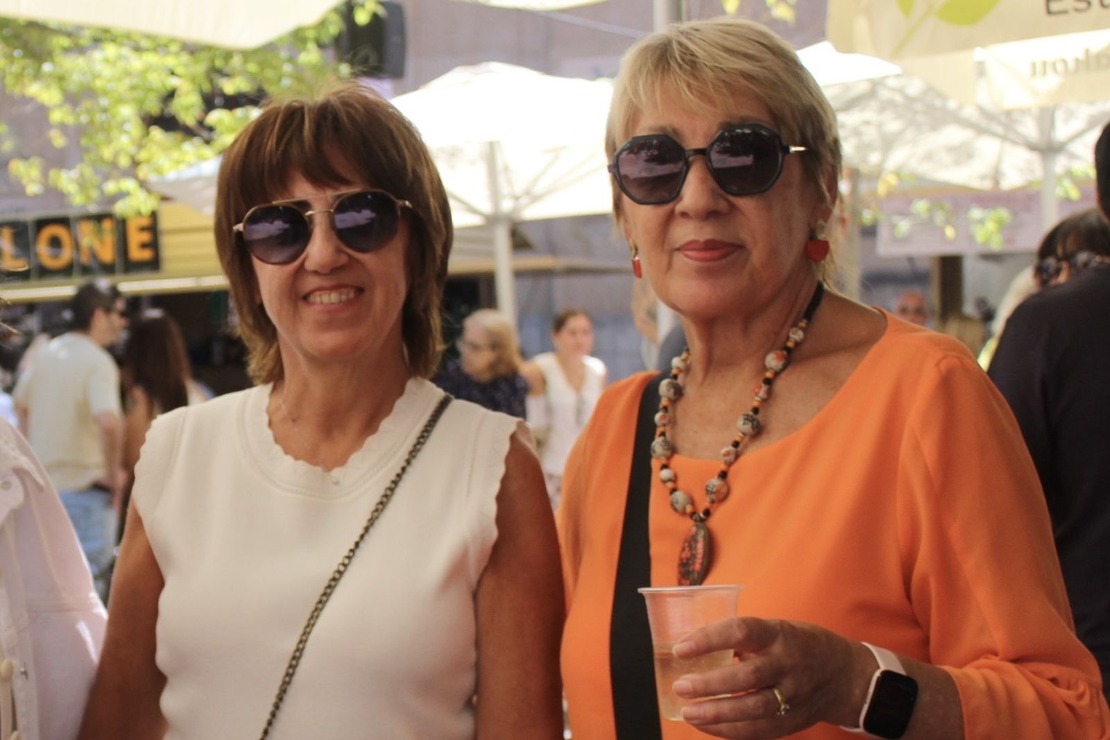 Ambiente en la Feria de Día en el mediodía de este