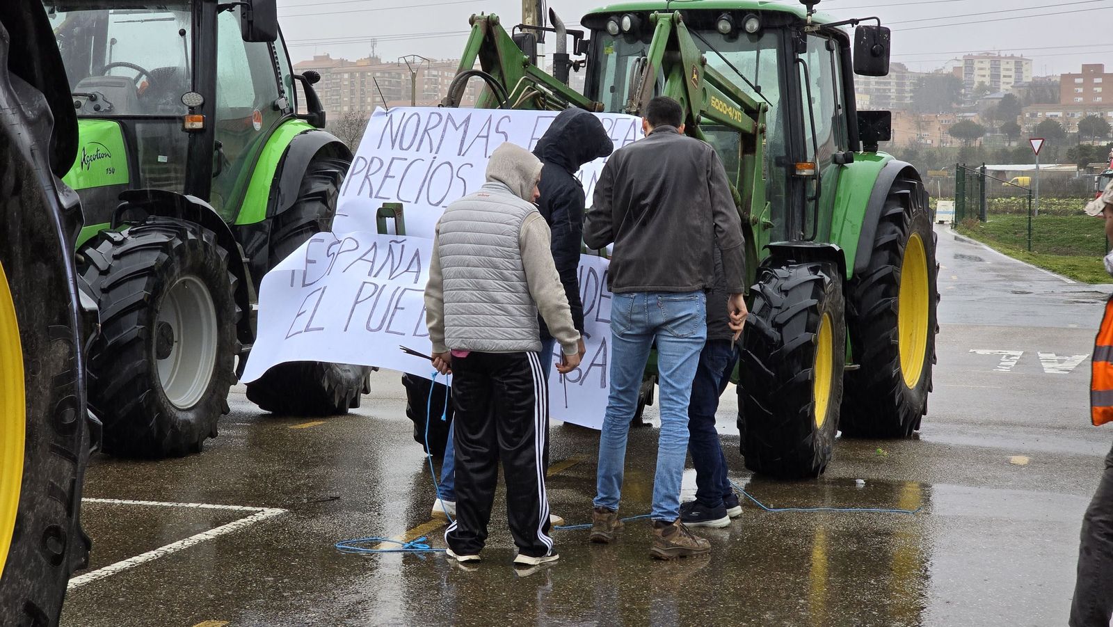 En imágenes la marcha con tractores y vehículos de campo en Salamanca en protesta contra Mercosur