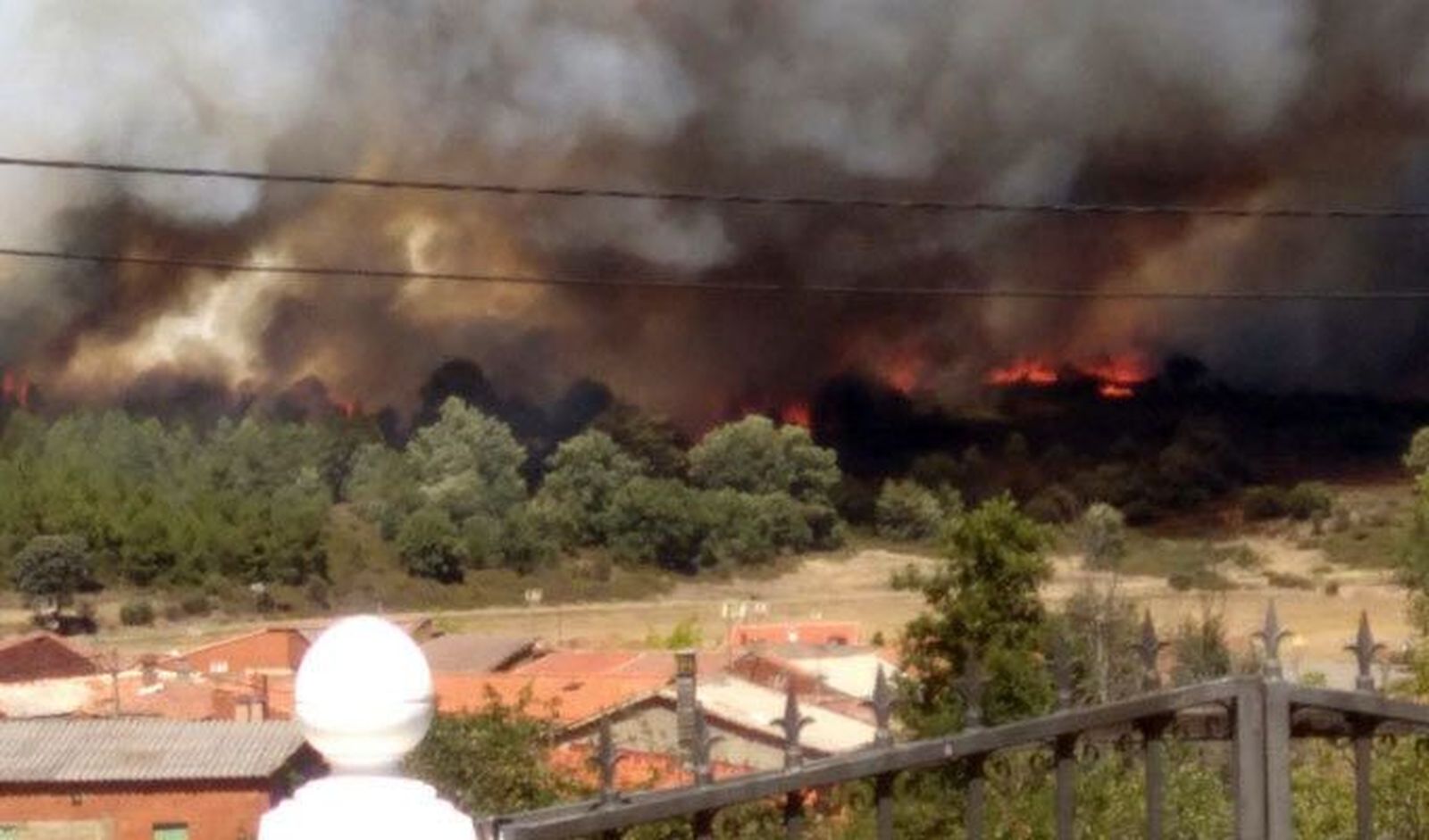 Alarma en Otero de Bodas por un incendio próximo al núcleo urbano