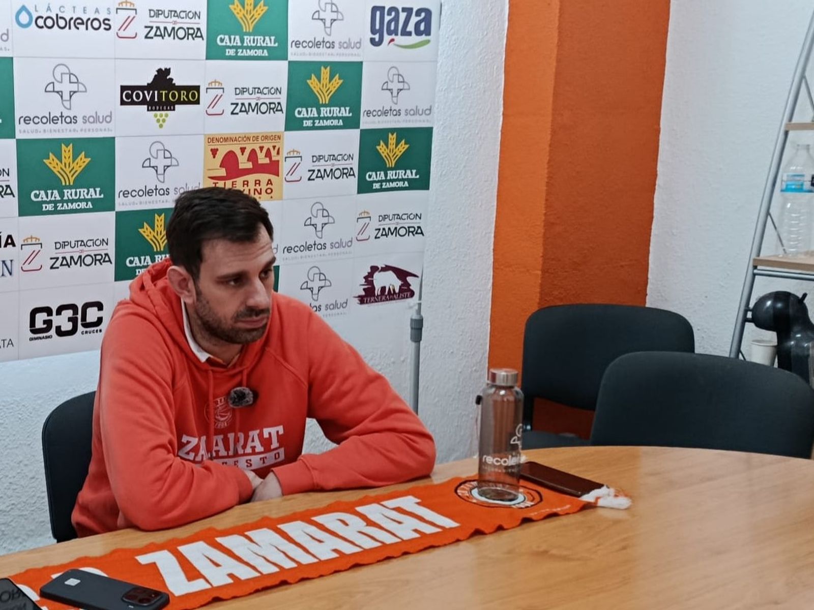 Raúl Pérez en rueda de prensa previa al Bosonit unibasket
