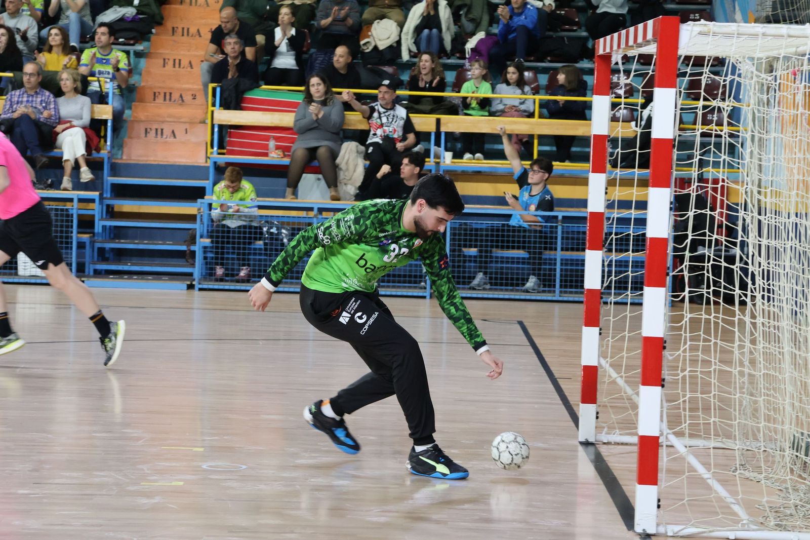 GALERÍA | Duelo de alturas entre el BM Zamora y el Torrelavega