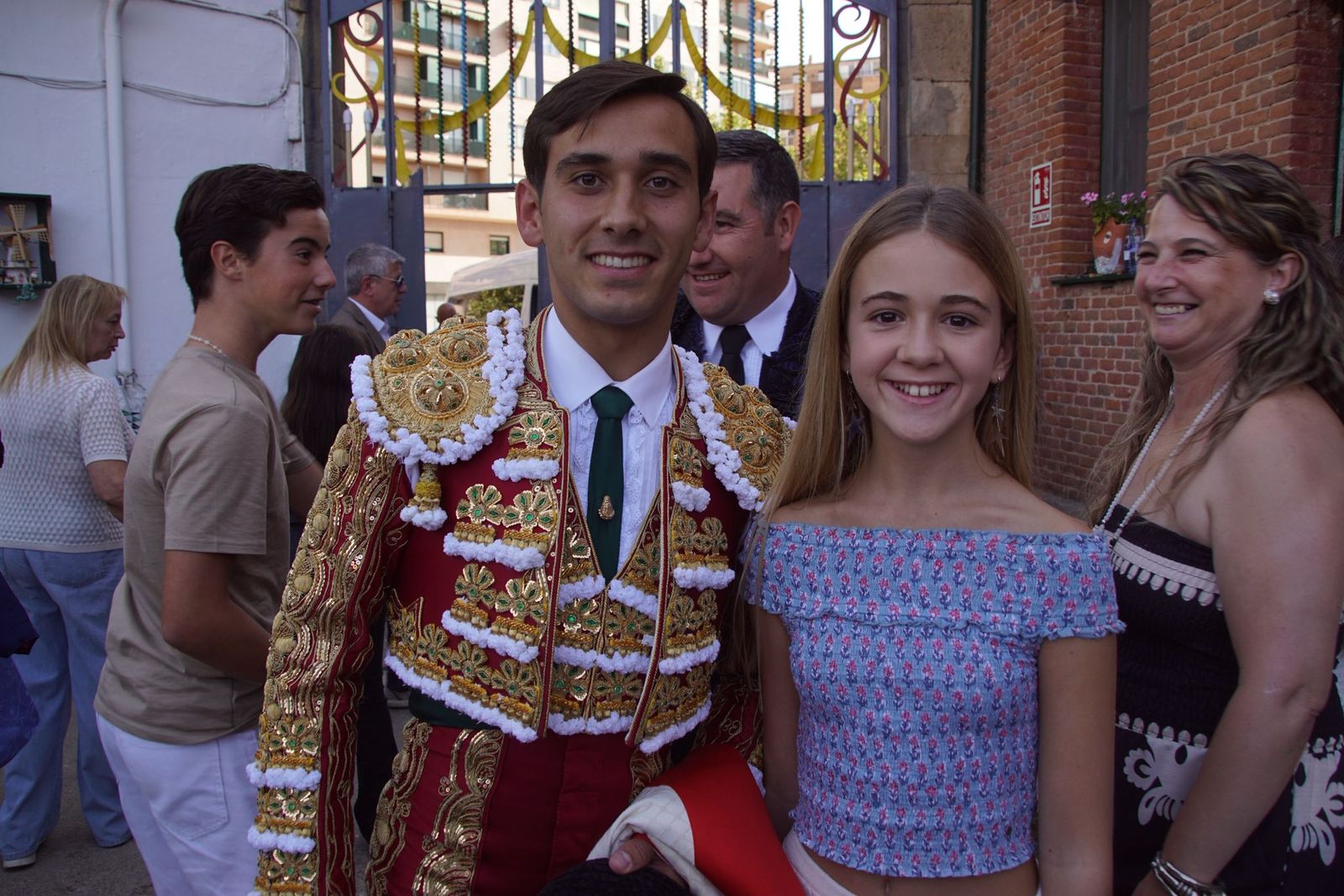 Así se ha vivido la primera corrida de la feria 2025 en La Glorieta: imágenes del ambiente en los tendidos y en el patio de cuadrillas