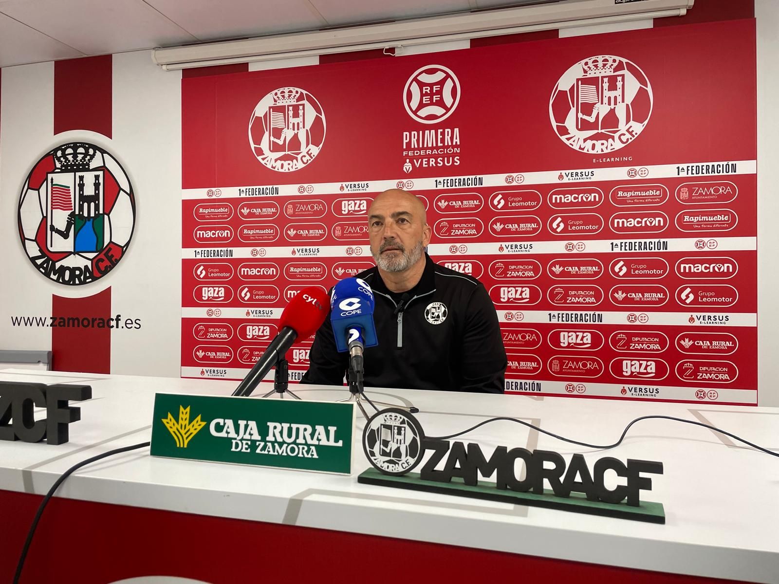 Juan Sabas en rueda de prensa