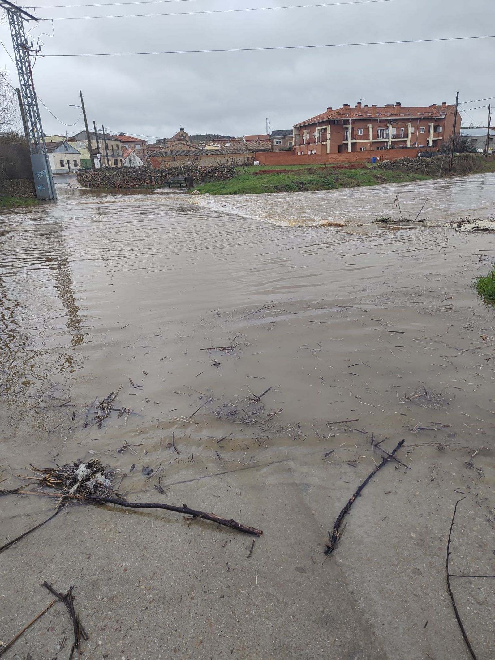Inundados varios tramos en las carreteras salmantinas
