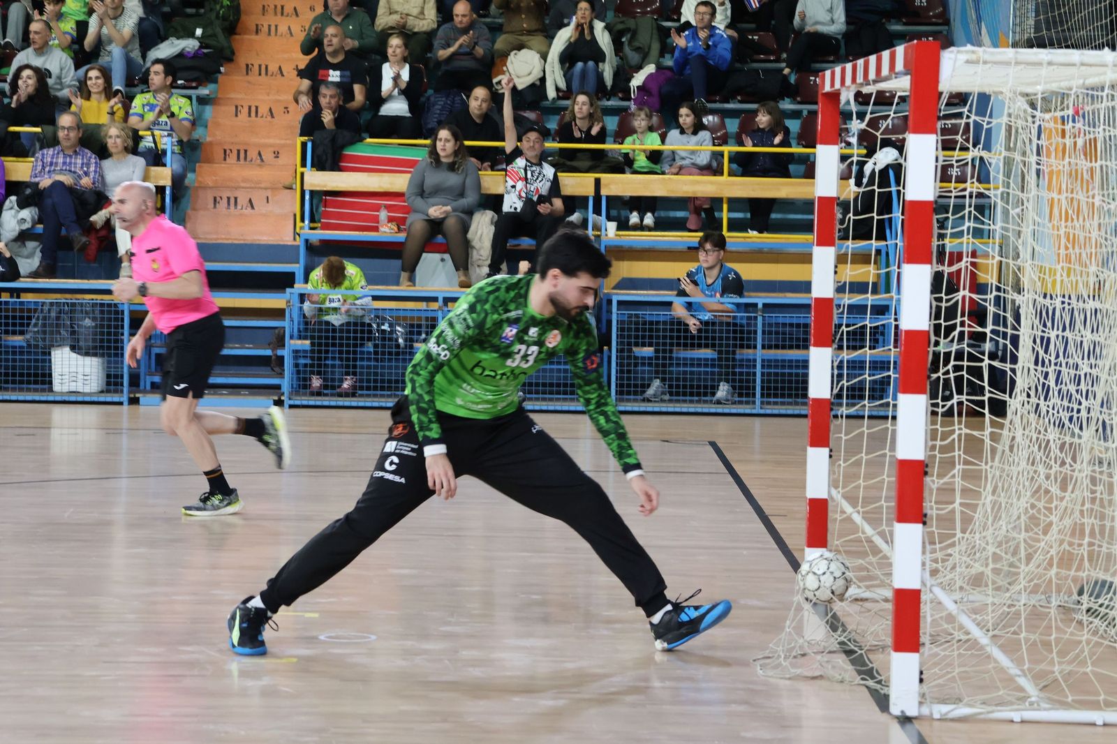 GALERÍA | Duelo de alturas entre el BM Zamora y el Torrelavega