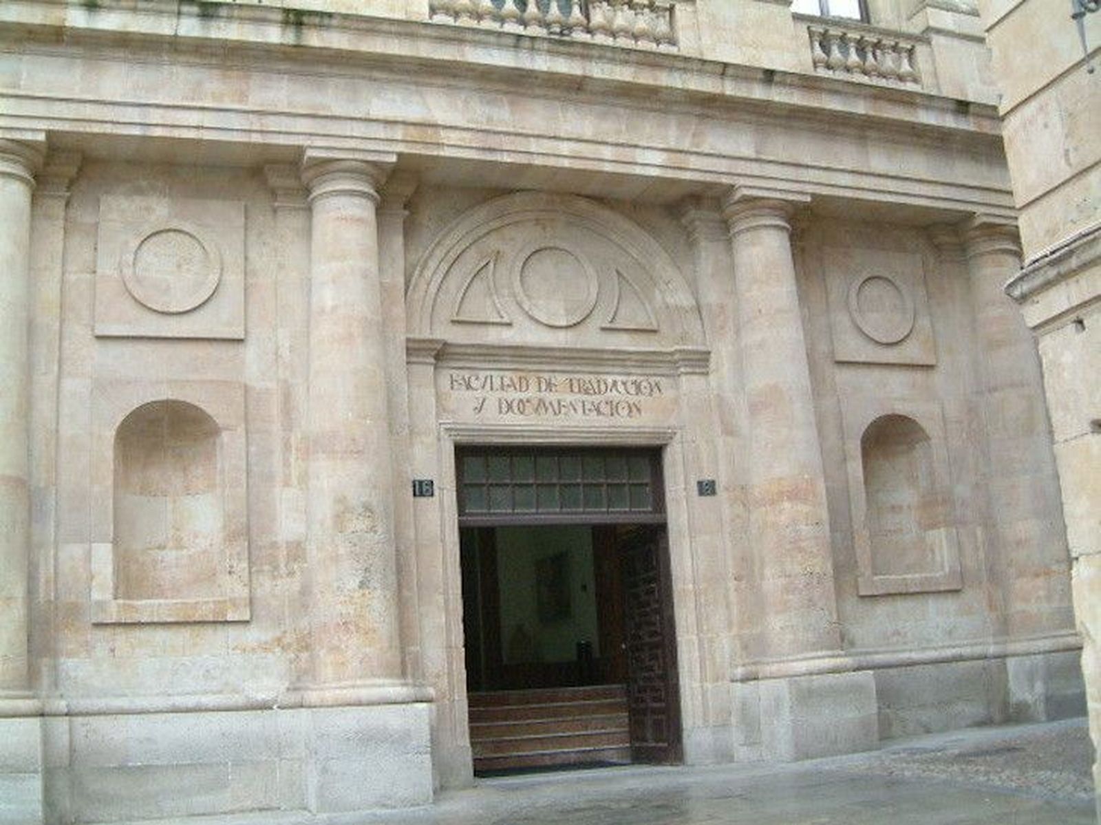 Un grupo de la USAL aplica nuevos enfoques al estudio de la traducción del documento público