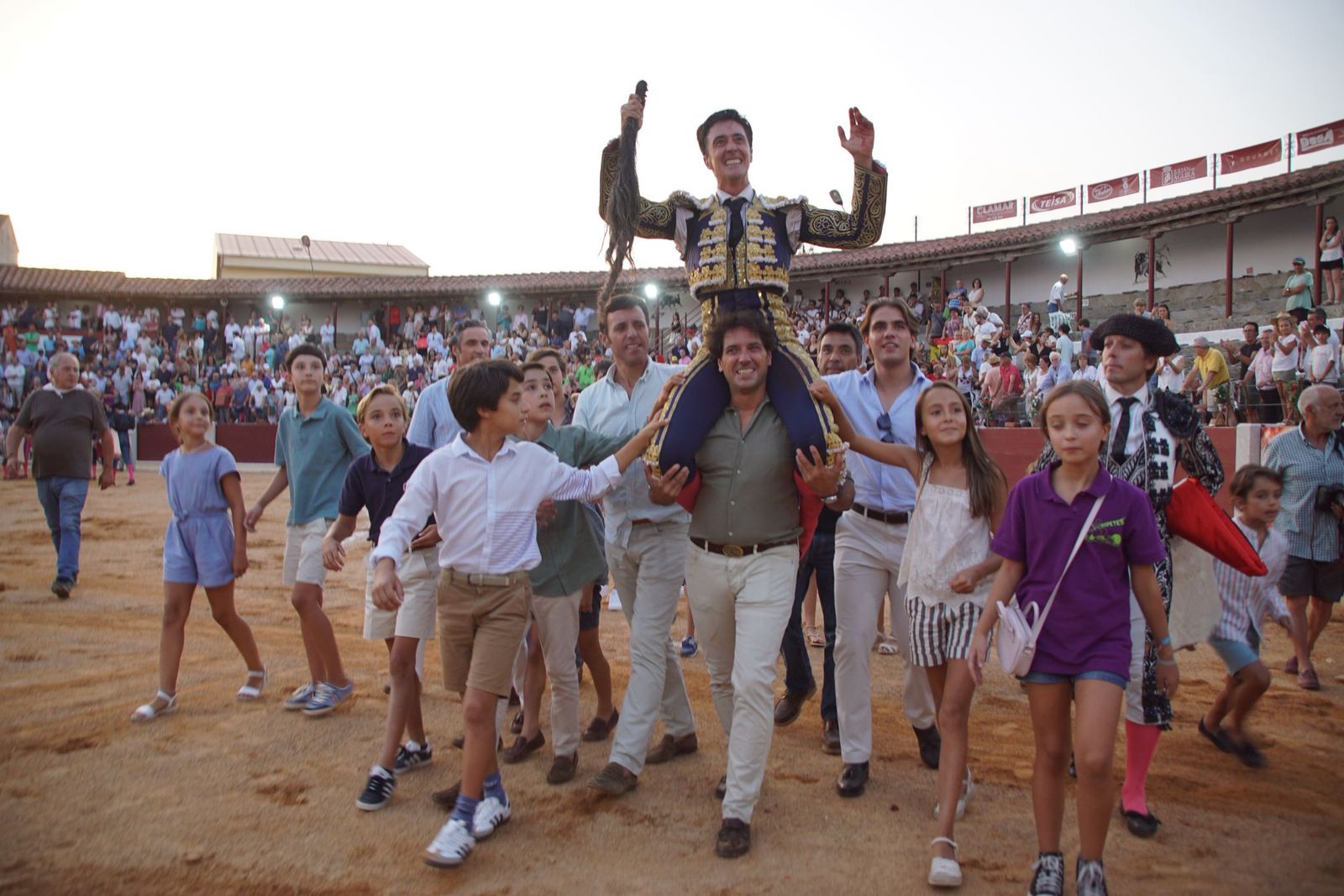 En imágenes la despedida de los ruedos de El Capea en Guijuelo
