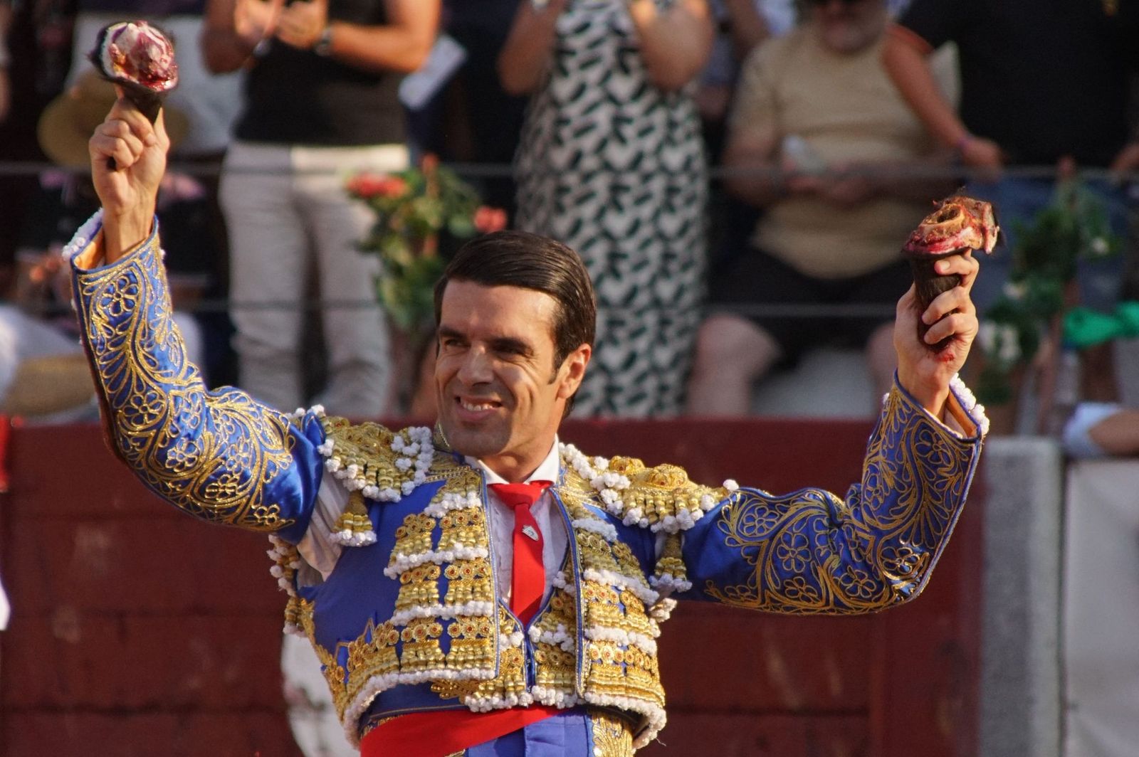 : Emilio de Justo y Diosleguarde cierran en hombros una feria de Guijuelo marcada por las despedidas de El Capea y Javier Castaño