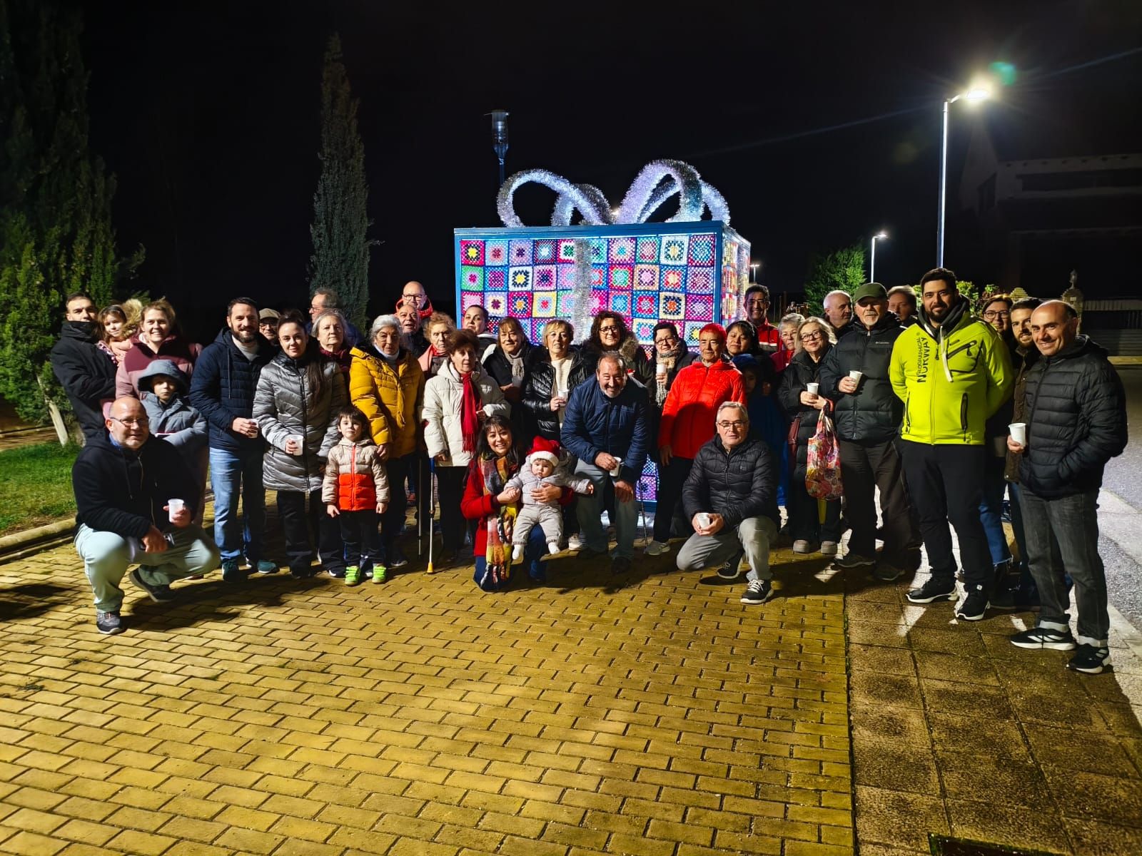 San Cristóbal de la Cuesta inaugura su Navidad con adornos ‘gigantes’ y mucha luz