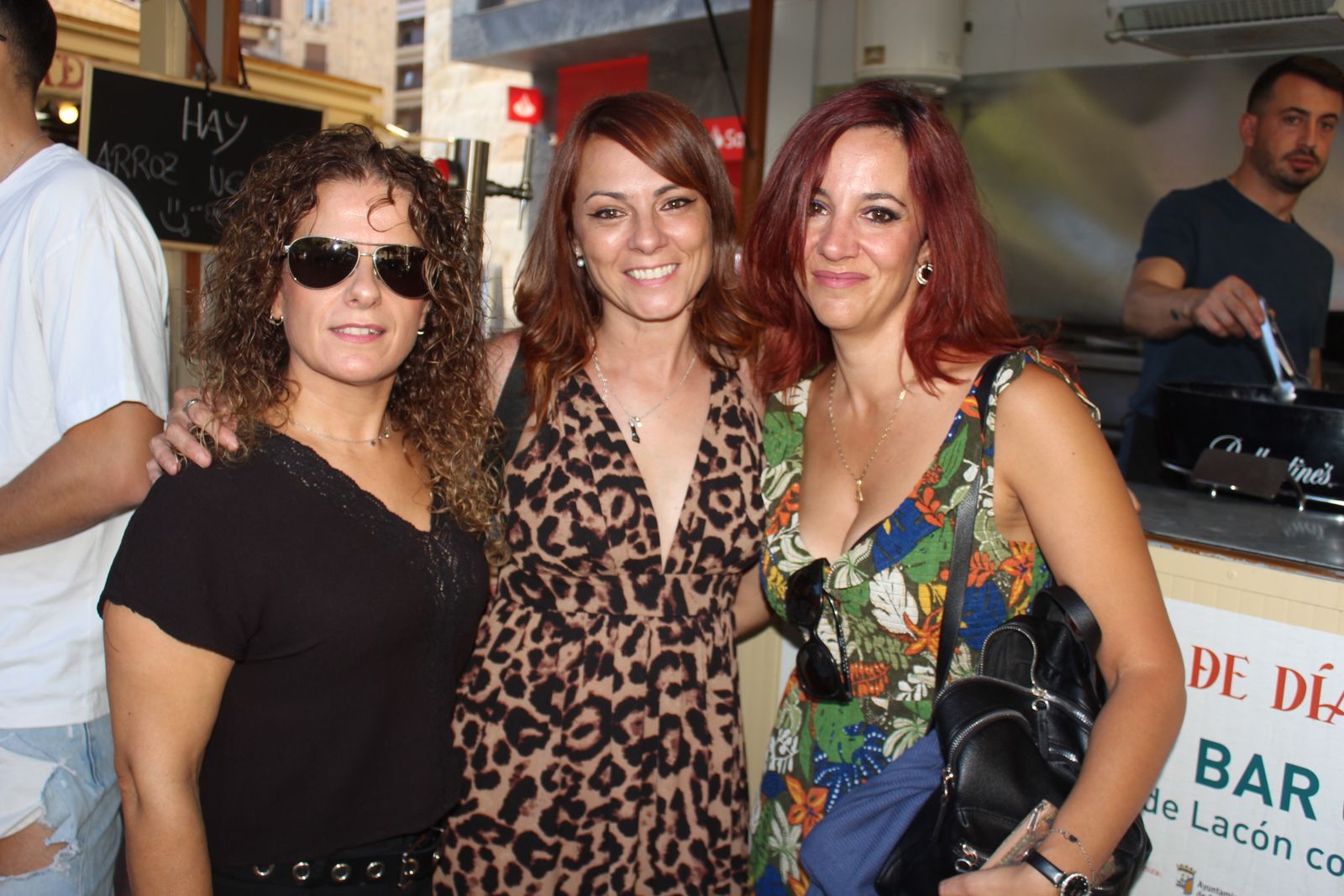 Ambiente en la Feria de Día en el mediodía de este domingo