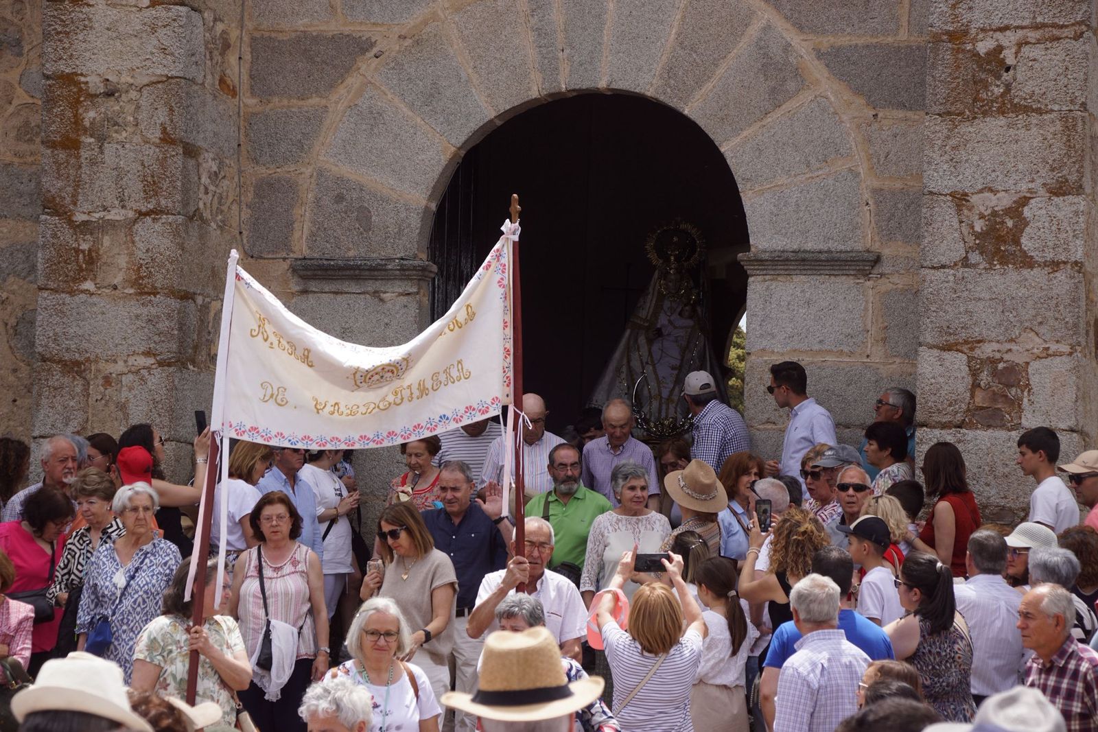 Valdejimena sale a los campos en su romería para honrar a su patrona