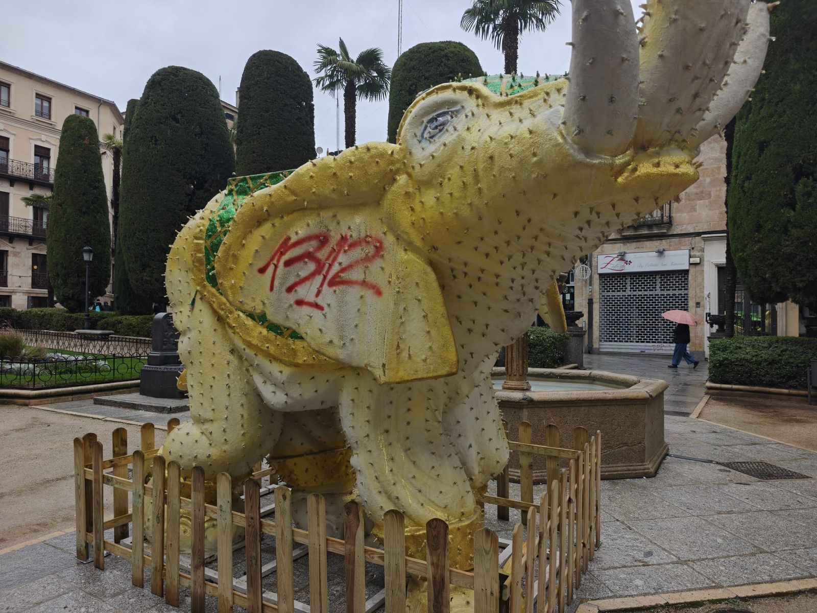 Elefante de Oriente vandalizado
