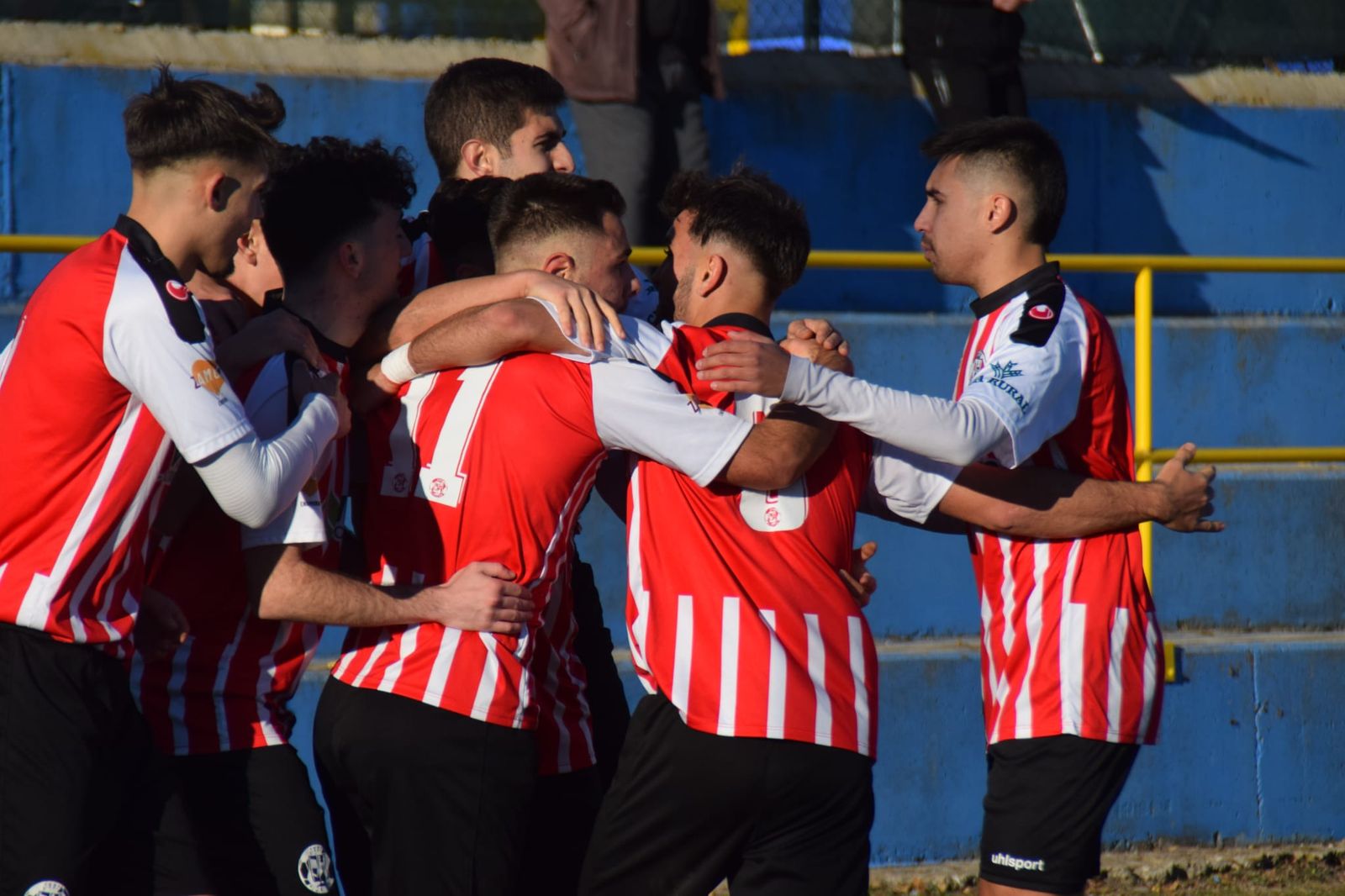 Los jugadores del Zamora B celebran un tanto