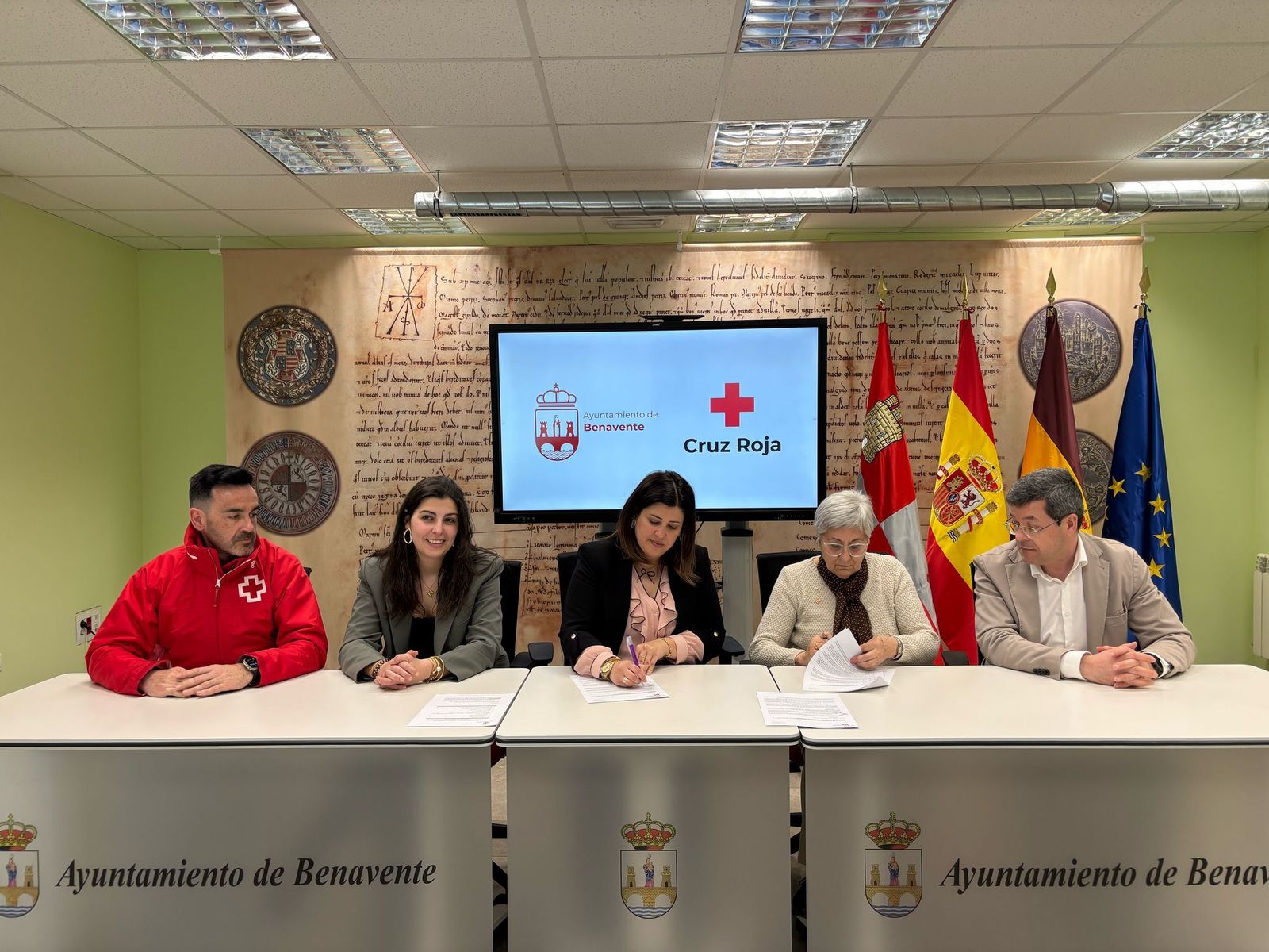 Cruz Roja fortalece sus proyectos en Benavente con un nuevo convenio de 2.600 euros para el próximo año