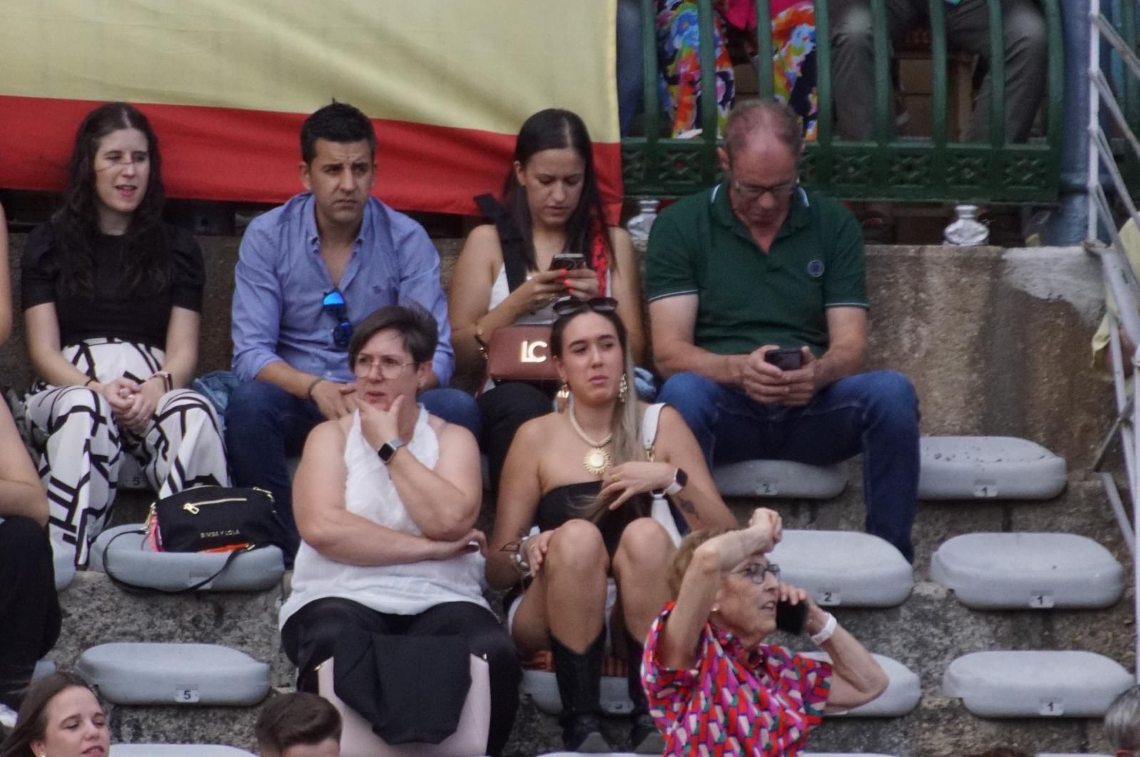 Expectación por ver los caballos de rejoneo en La Glorieta: imágenes del ambiente en los tendidos y en el patio de cuadrillas
