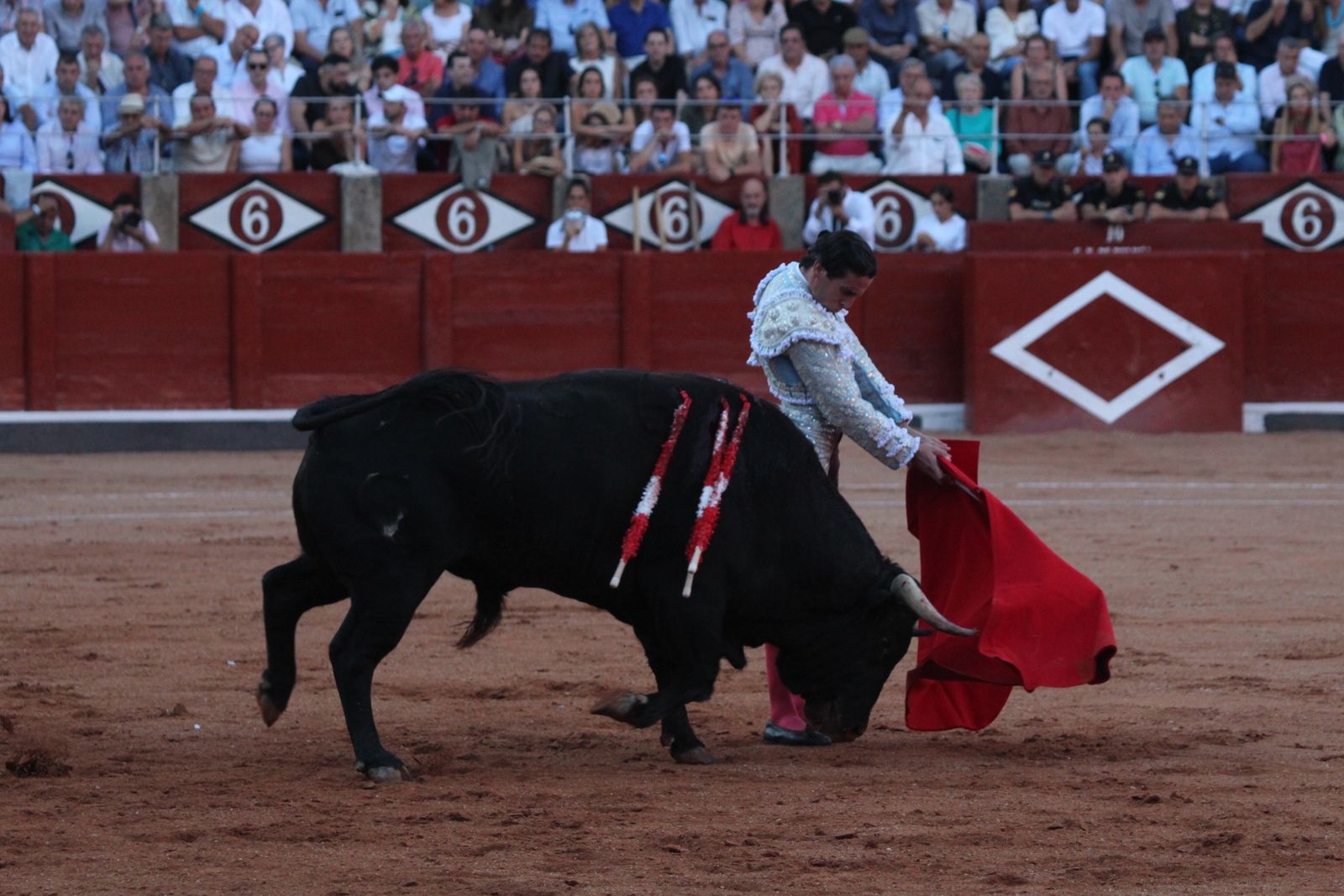 Emilio de Justo, Juan Ortega y Roca Rey inauguran el cartel de figuras en la feria de Salamanca: la corrida de Garcigrande en imágenes
