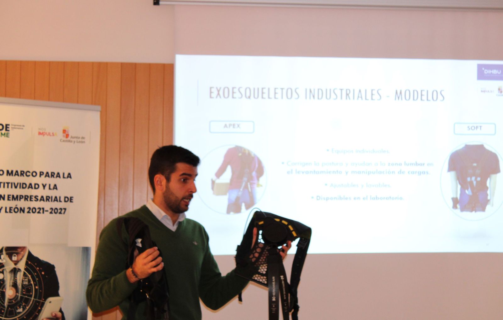 Demostración del funcionamiento de exoesqueletos industriales