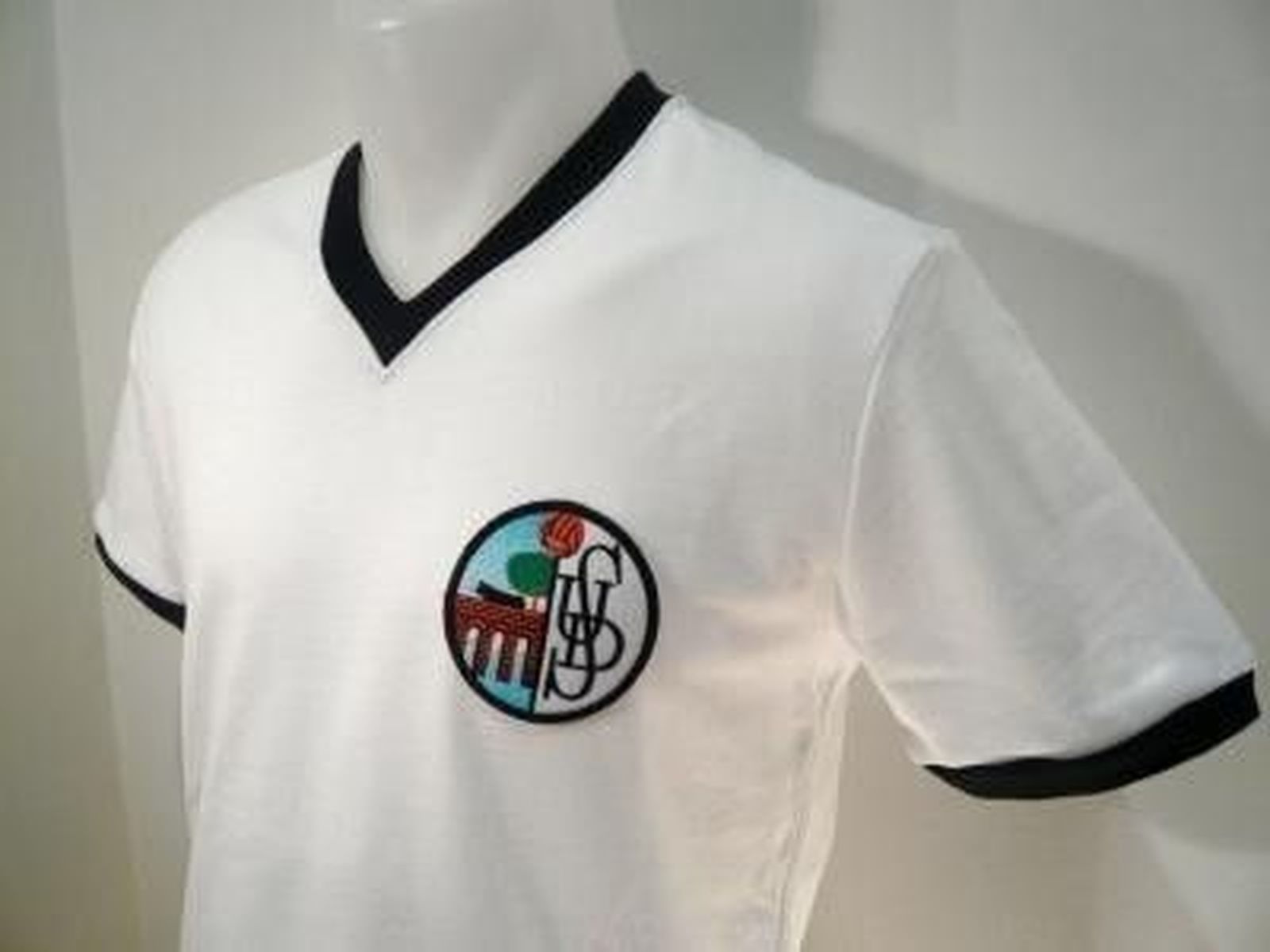 La UDS pide ayuda a su afición para la creación de la nueva camiseta retro