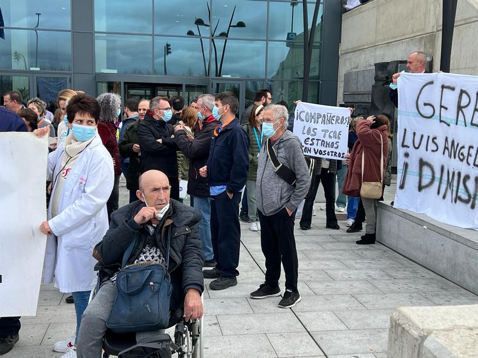 concentracion-de-los-trabajadores-de-mantenimiento-por-la-privatizacion-del-servicio-en-el-hospital-de-salamanca-fotos-s24h-27