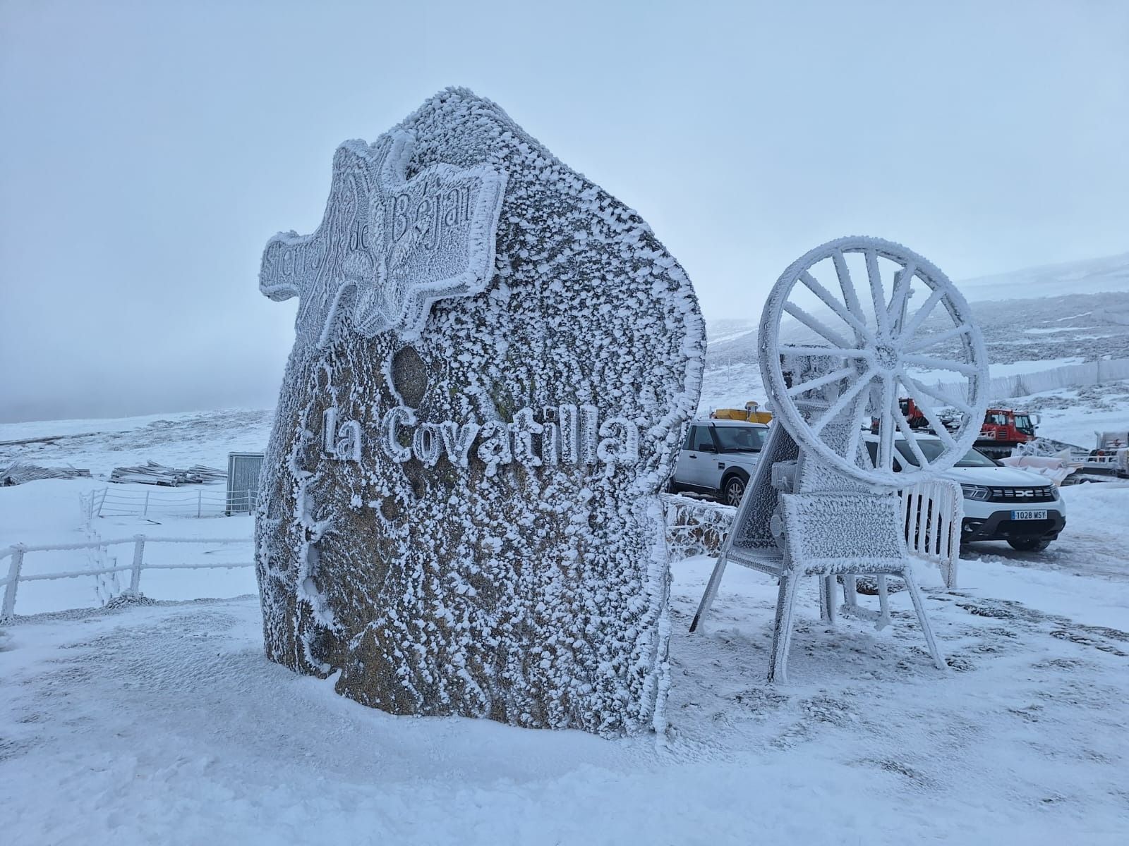 La nieve devuelve la blanca vida a La Covatilla