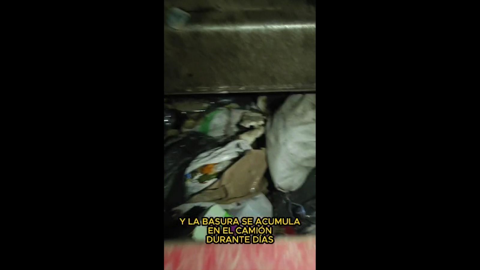 Imagen de la basura presente en la nave al compartir espacio con el servicio de recogida de basuras