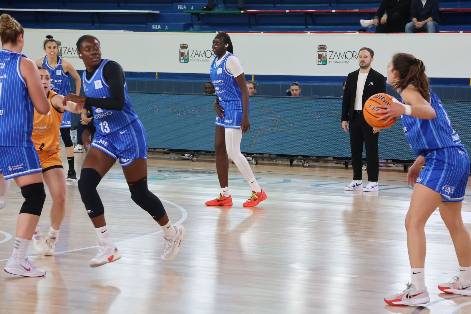 GALERÍA | El encuentro entre el CD Zamarat y el Azul Marino Mallorca, en imágenes