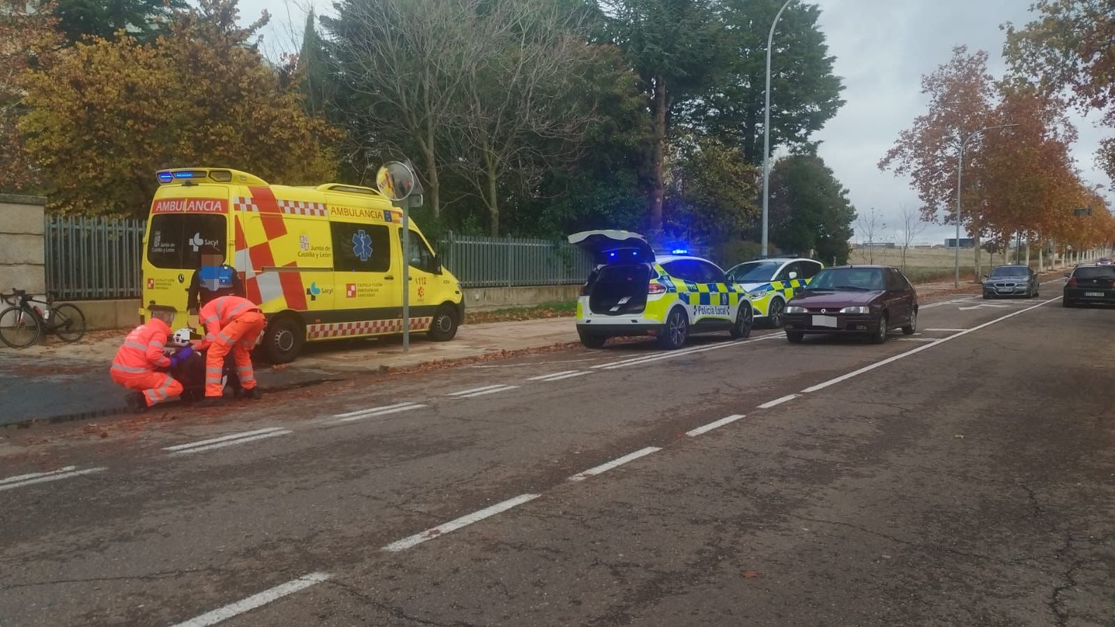 Trasladado al Hospital un ciclista tras una colisión con un coche en la avenida de San Agustín