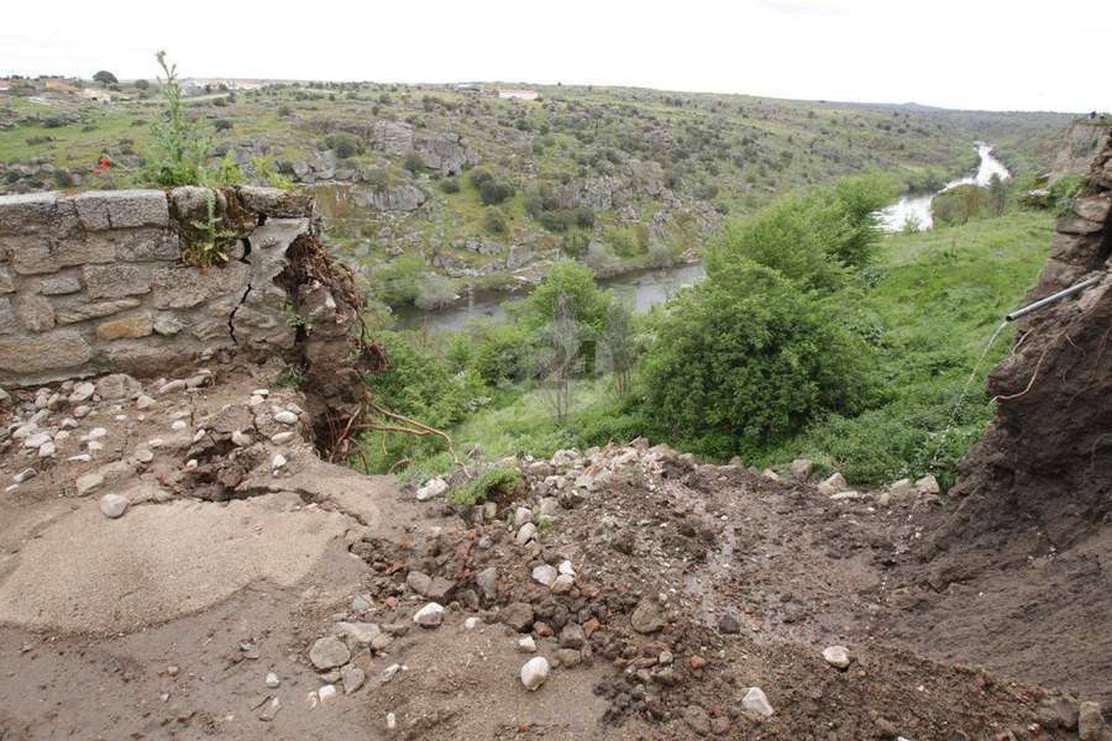 Un trozo de la muralla medieval de Ledesma se viene abajo tras una tormenta
