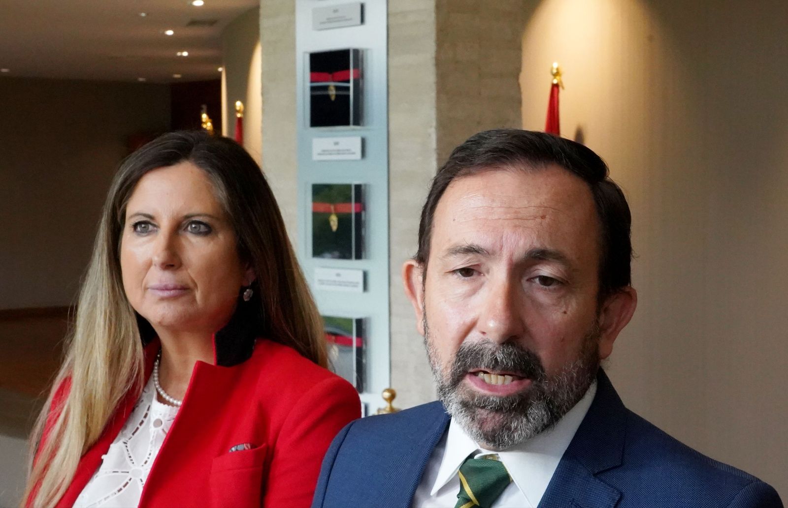Miriam Chacón  ICAL . Los procuradores no adscritos Ana Rosa Hernando y Javier Teira comparecen ante los medios de comunicación tras la votación de las mociones previstas en el Pleno de las Cortes de Castilla y León.
