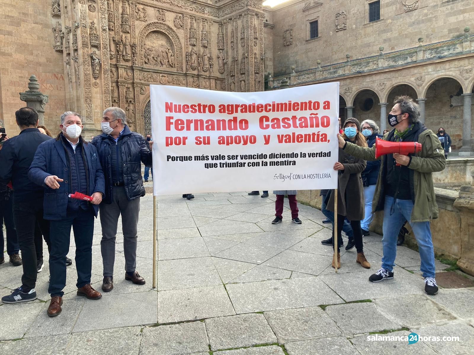 Pancarta de apoyo a Fernando Castaño