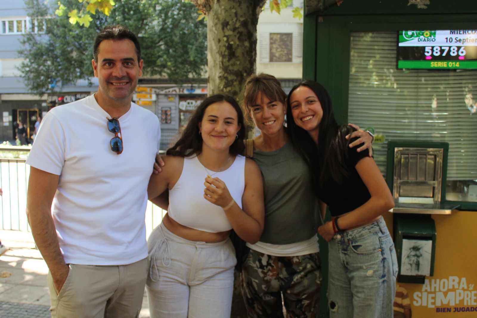 Ambiente en la Feria de Día en el mediodía de este jueves