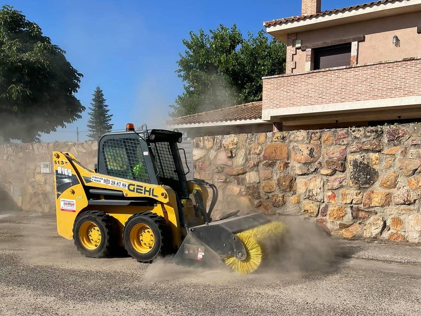 Limpieza viaria en Morales del Vino