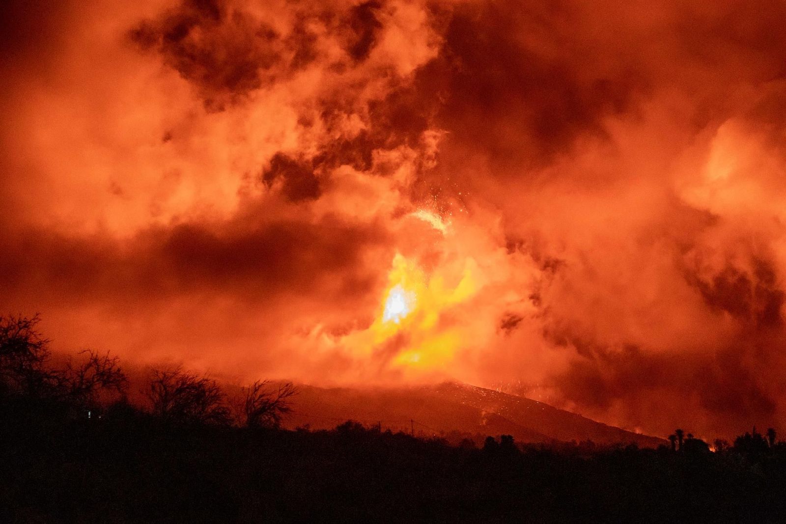 El volcán de ‘Cumbre Vieja’, al anochecer