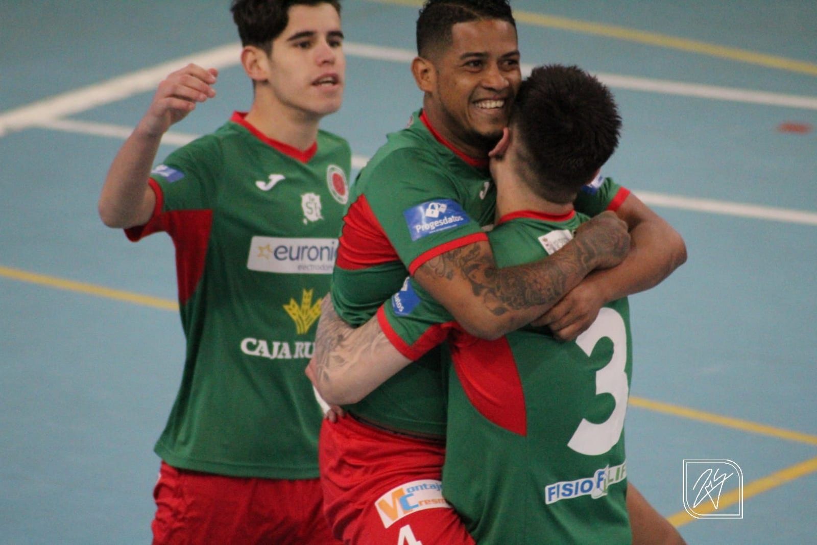 Carlos Pérez celebra uno de los goles. | FOTO: InterSala Zamora.
